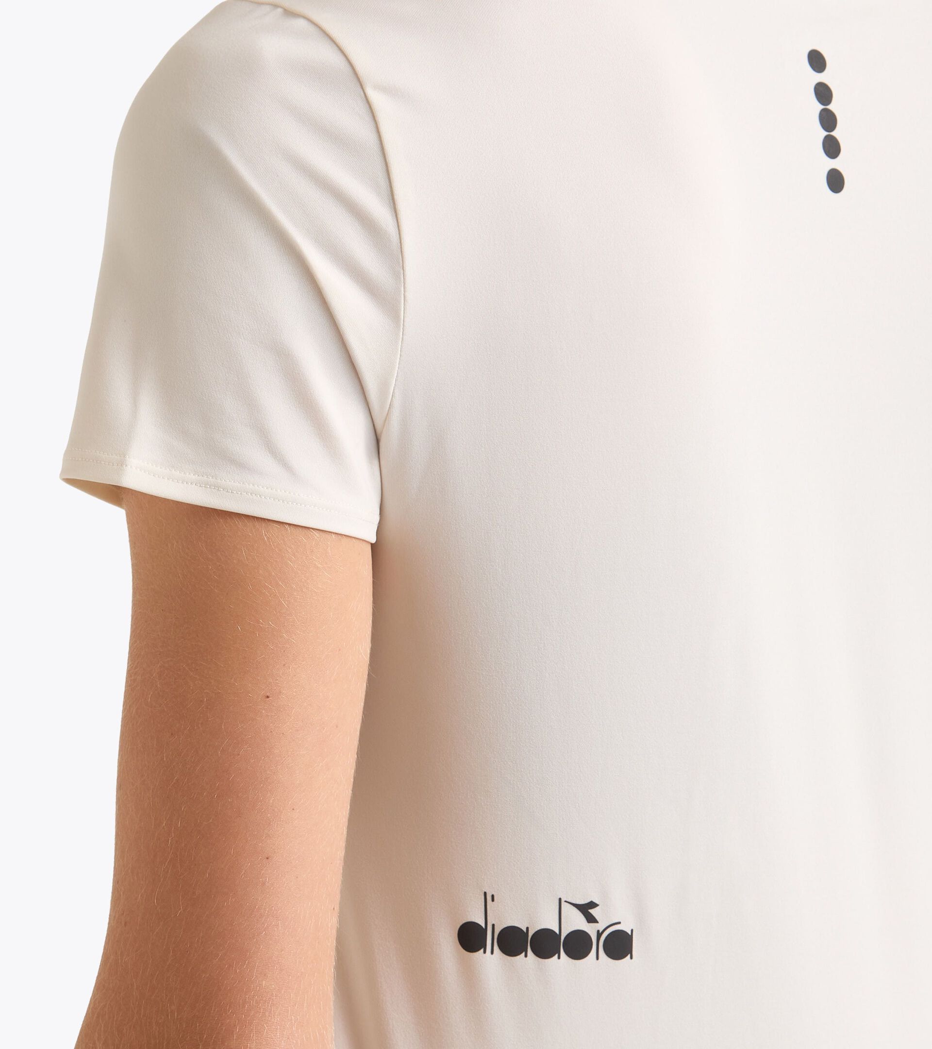 High performance running t-shirt - Women’s
L. SS T-SHIRT TECH RUN CREW WHISPER WHITE - Diadora