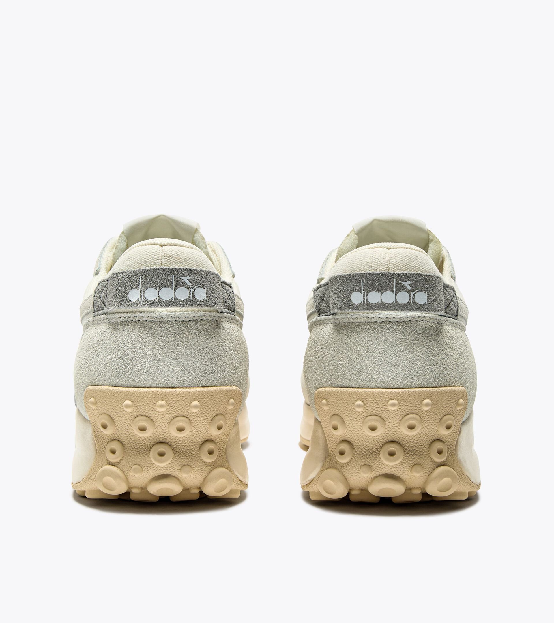 Zapatilla deportiva - Para todos los géneros RACE SUEDE SW STAR WHITE/LIMESTONE - Diadora