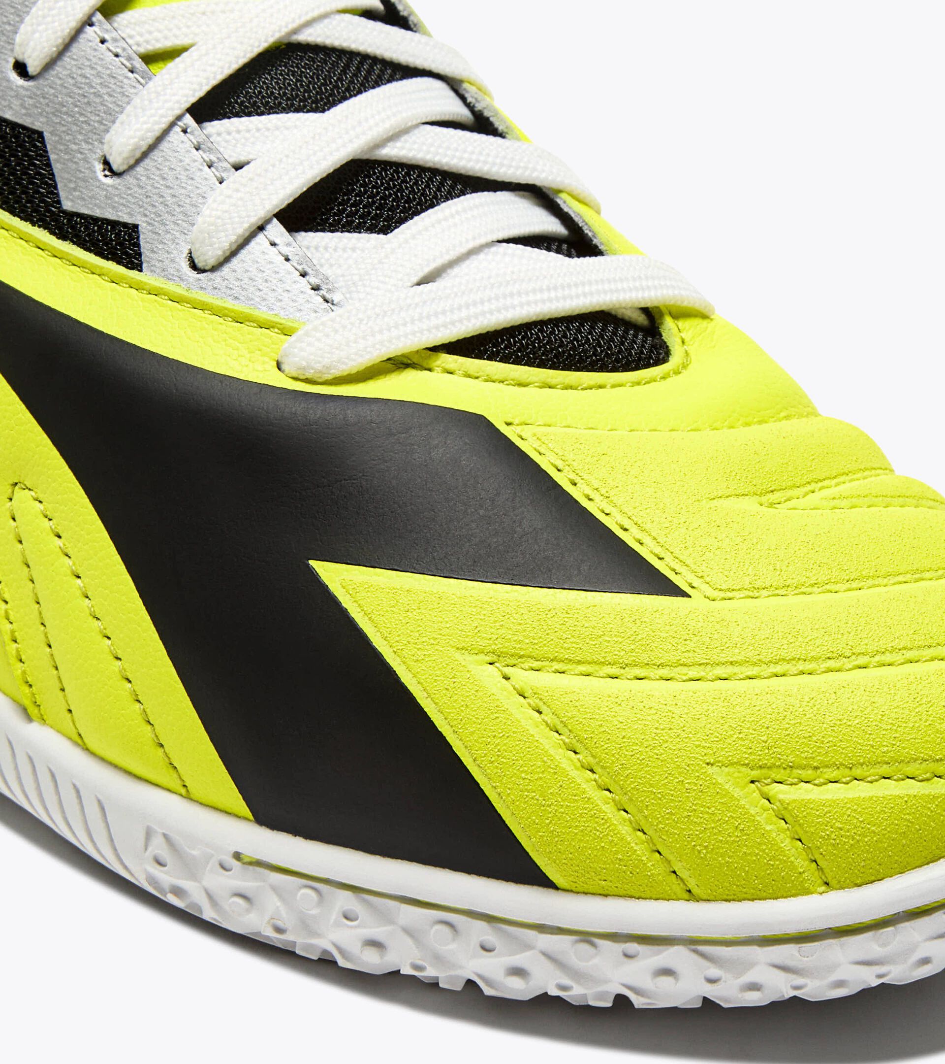 Futsal Shoe - Specific sole for indoor or parquet surfaces - Men BRASIL ICON SALA ID FL YELLOW DD/BLACK - Diadora