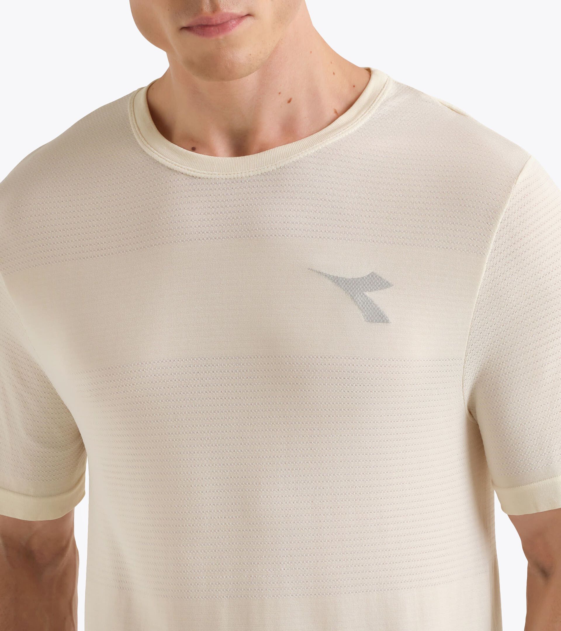 Technical t-shirt  for temperature control -  Running - Men&rsquo;s
 SS T-SHIRT STRATOUNO WINTER WHITE - Diadora