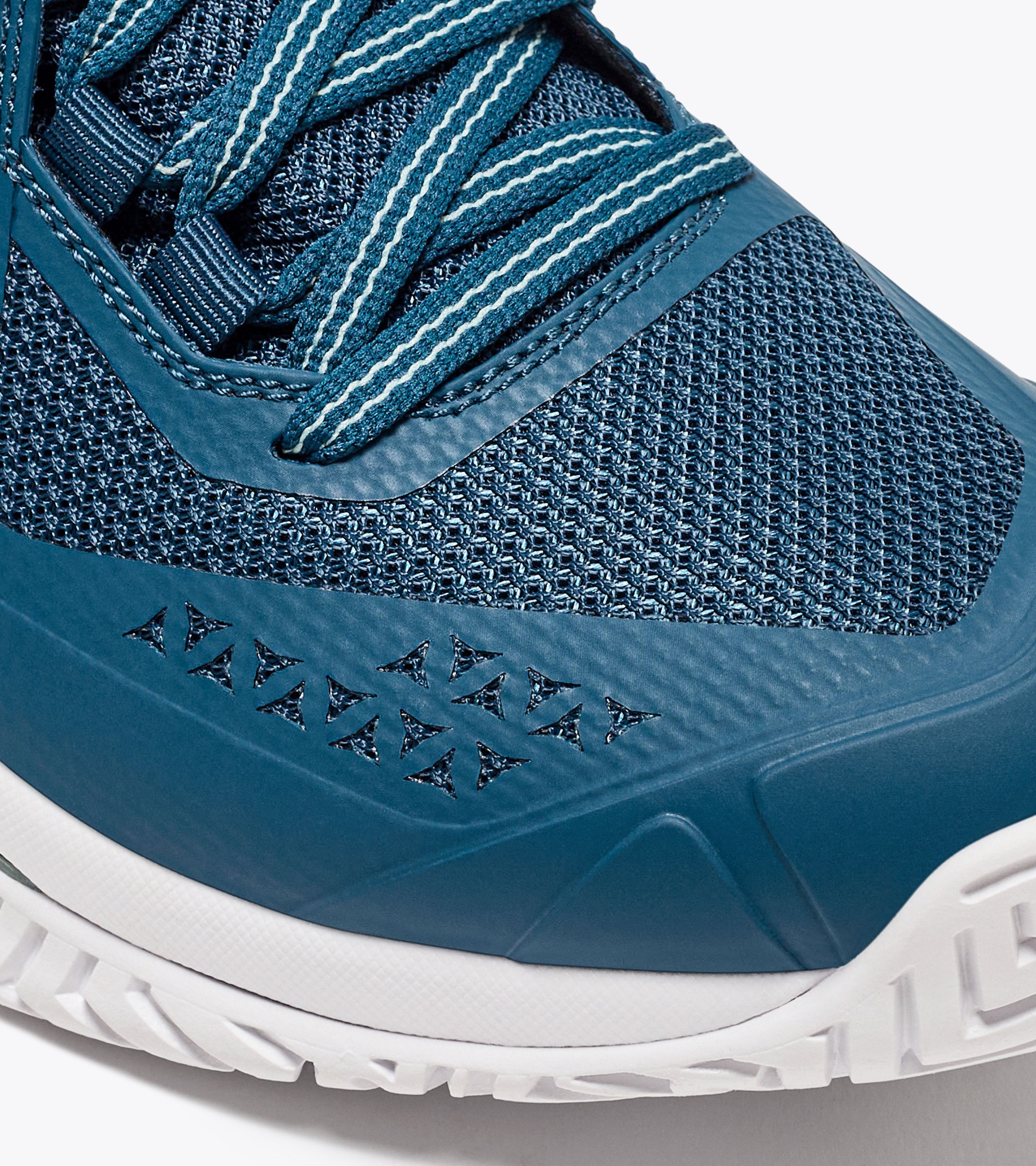 Under armour verge 2. low gtx clearance running shoe
