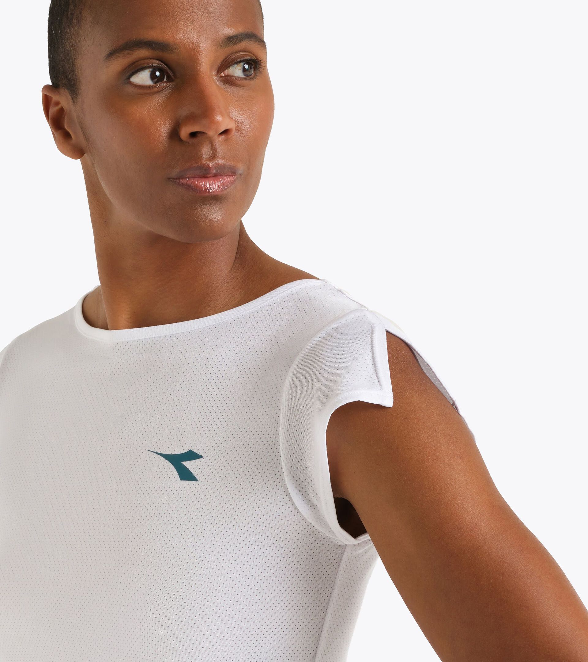 T-shirt de tennis - Femme
 L. SS T-SHIRT COURT BLANC VIF - Diadora