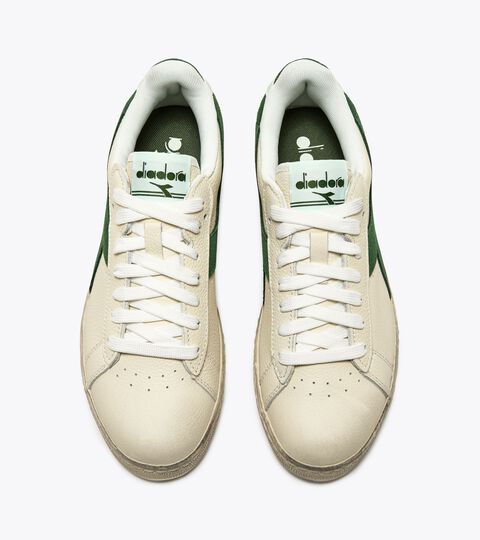 Sporty sneakers - All-Gender GAME L LOW WAXED SUEDE POP GREEN GUARD - Diadora