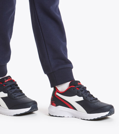 FALCON SL JR, BLEU DOMAINE/ROUGE HAUT RISQUE Chaussures de running - Unisexe Enfant FALCON SL JR BLEU DOMAINE/ROUGE HAUT RISQUE - Diadora