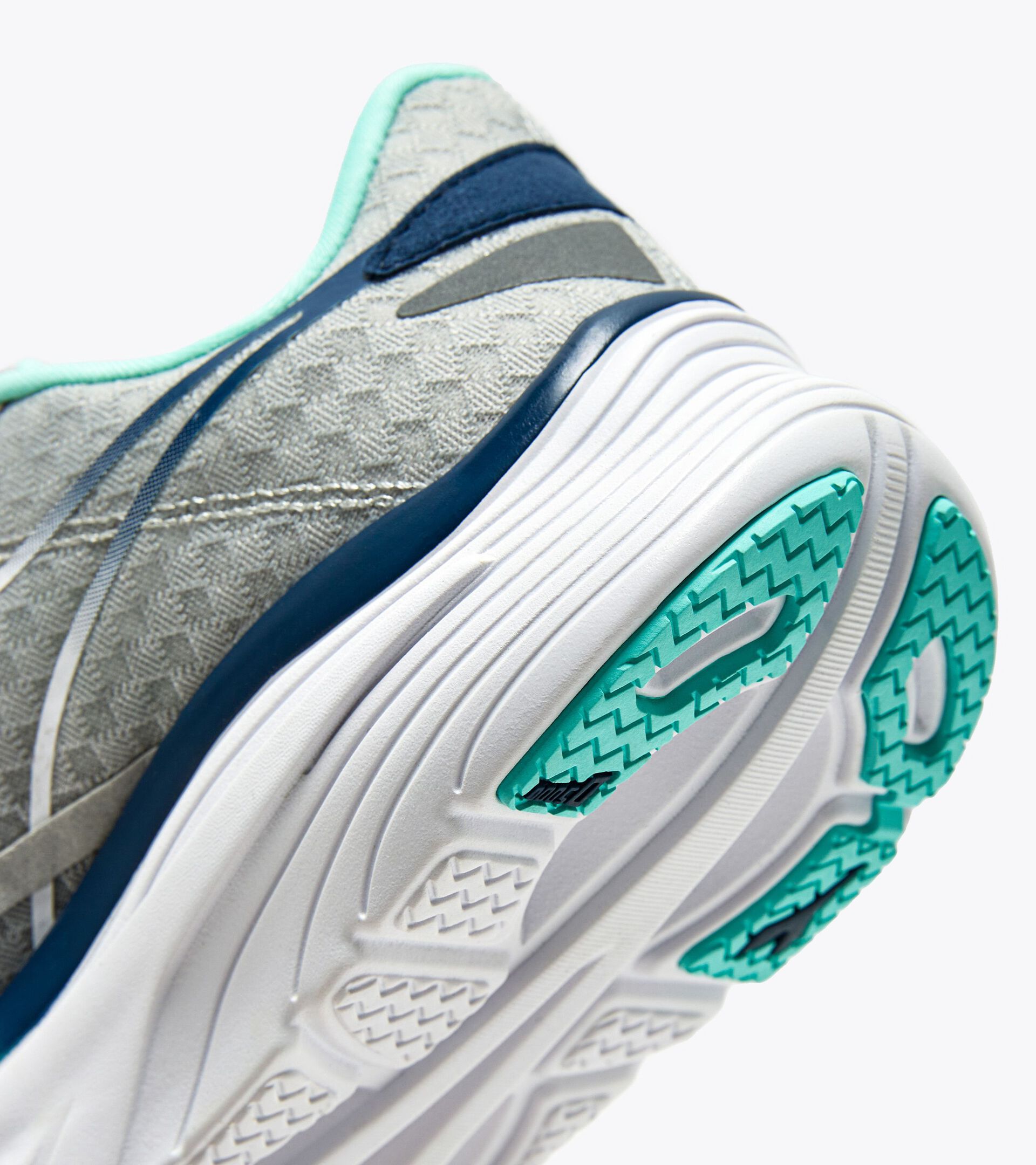 Running shoes - Women EQUIPE NUCLEO W SILVER DD/WHITE/ARUBA BLUE - Diadora