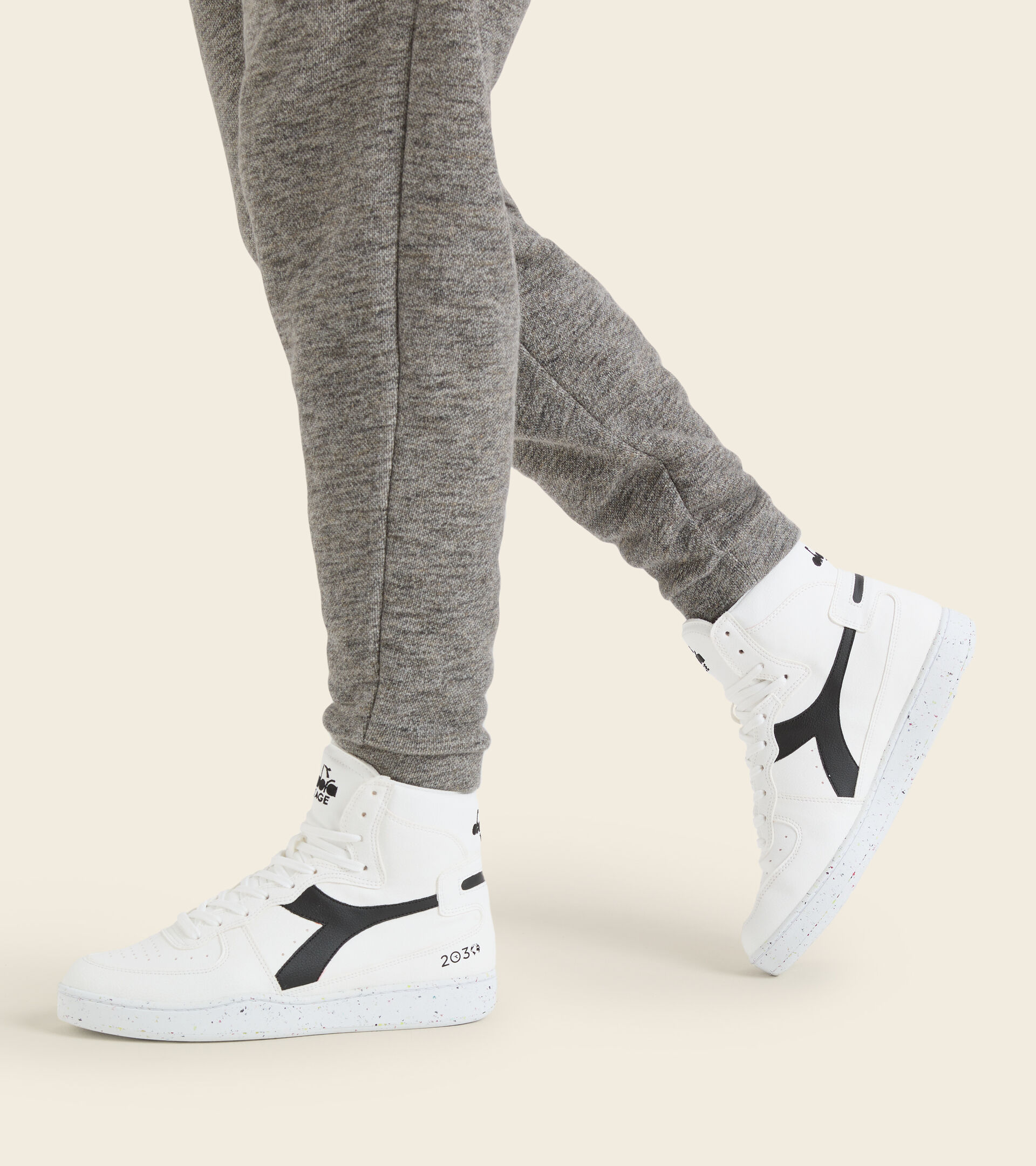 Chaussures Heritage - Gender neutral MI BASKET 2030 BLANC/NOIR (C0351). - Diadora