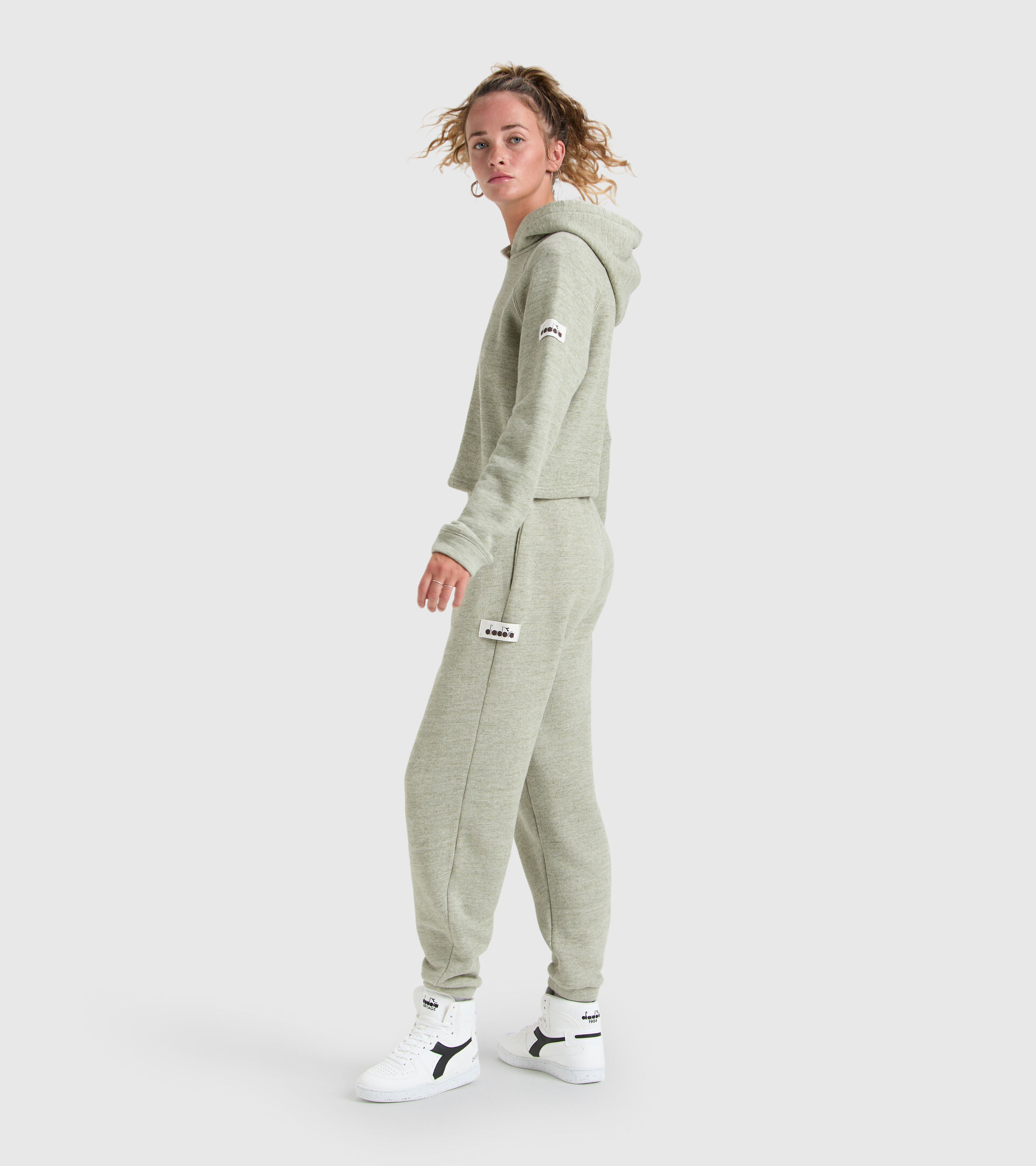 Sweat-shirt de sport cropped à capuche - Femme L. HOODIE CROP MANIFESTO 2030 MELANGE VERT DESERT SAUGE - Diadora