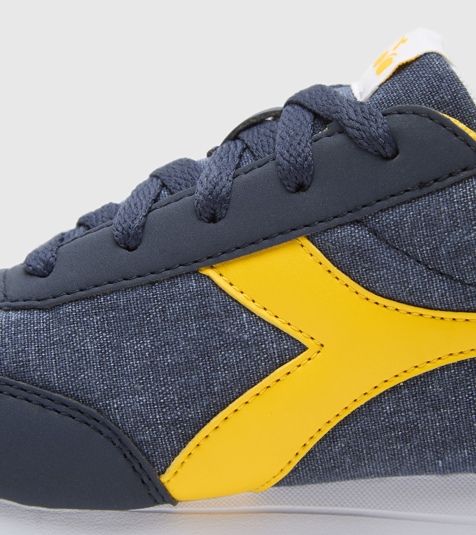 Sports shoes - Youth 8-16 years JOG LIGHT GS CORSAIR/BRIGHT YELLOW - Diadora