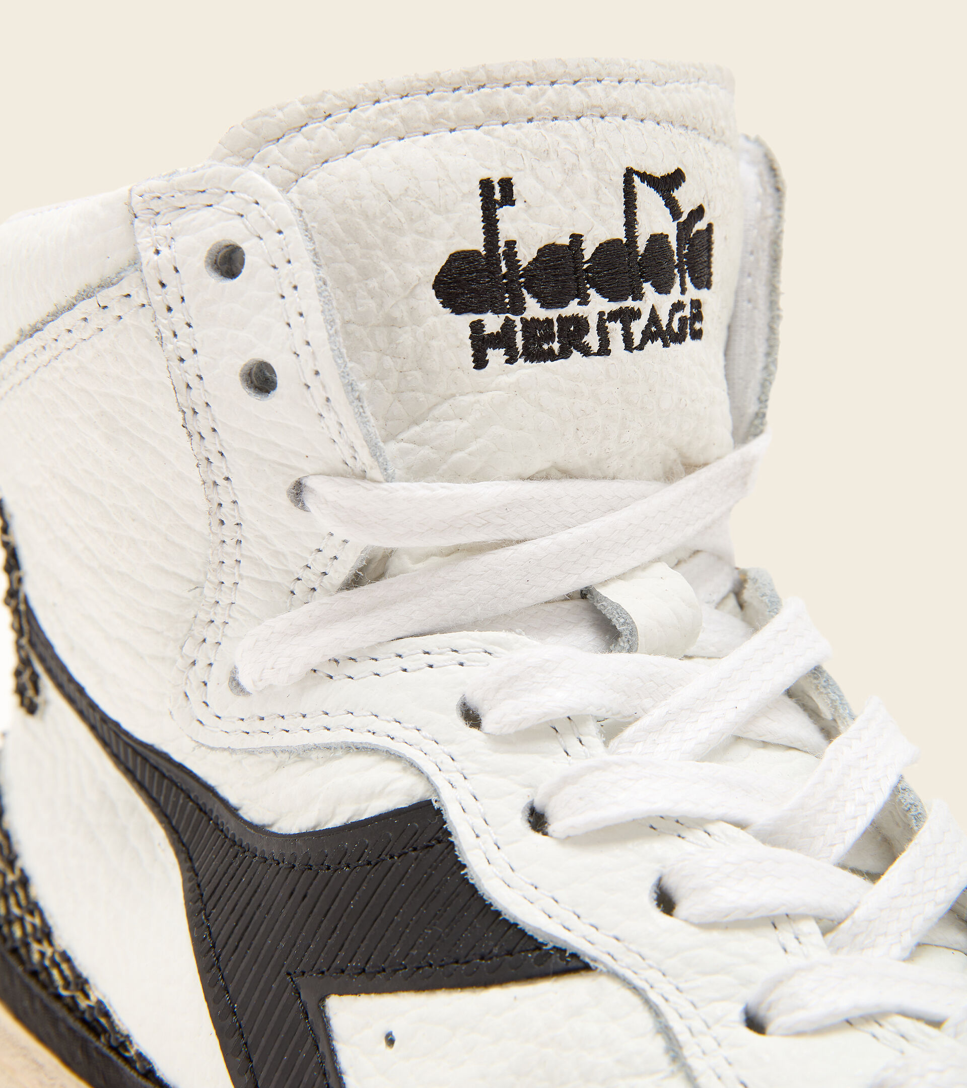 Heritage shoes - Women MI BASKET AGE OF BEAUTY WN WHITE/GOLD/BLACK - Diadora