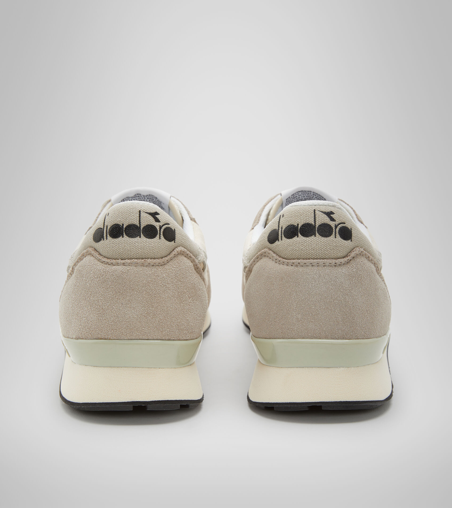 Sporty sneakers - Unisex CAMARO SUEDE PARCHMENT/FEATHER GRY/ALFALFA - Diadora