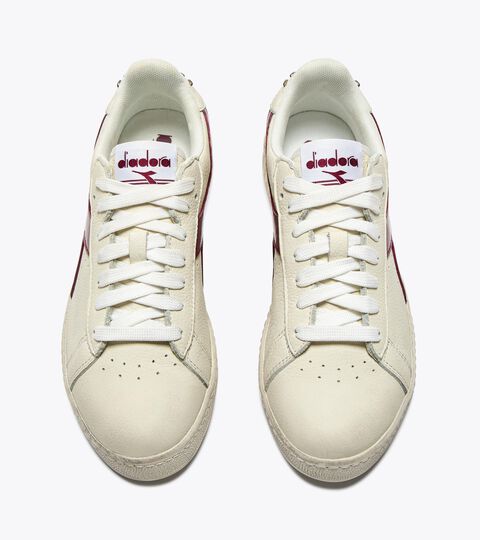 GAME L LOW WAXED STUDS WN, POMEGRANATE Leather sports sneakers - Women’s
GAME L LOW WAXED STUDS WN POMEGRANATE - Diadora