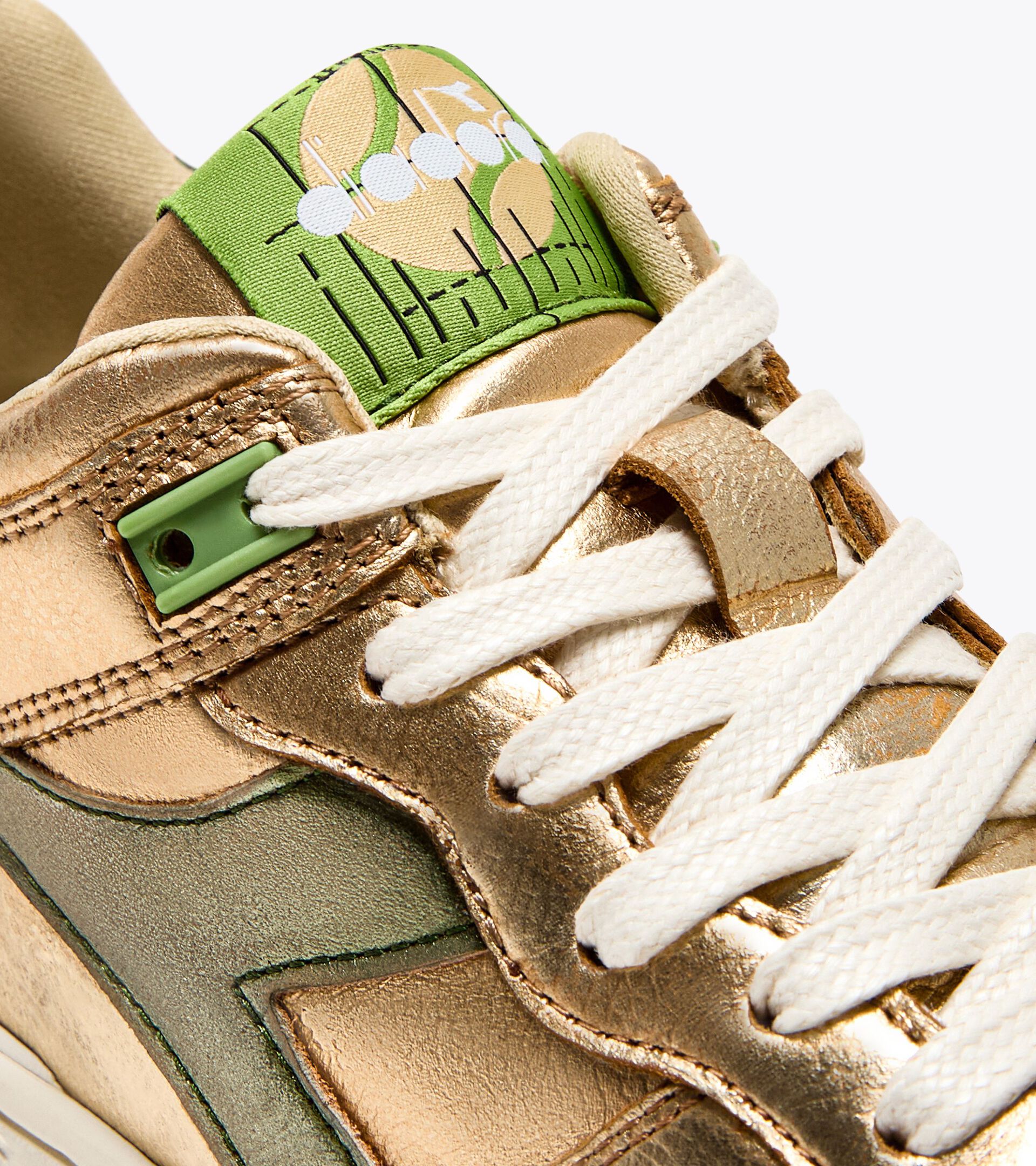 Zapatilla Heritage - Mujer
 B.560 METALLIC WN BEIGE - Diadora