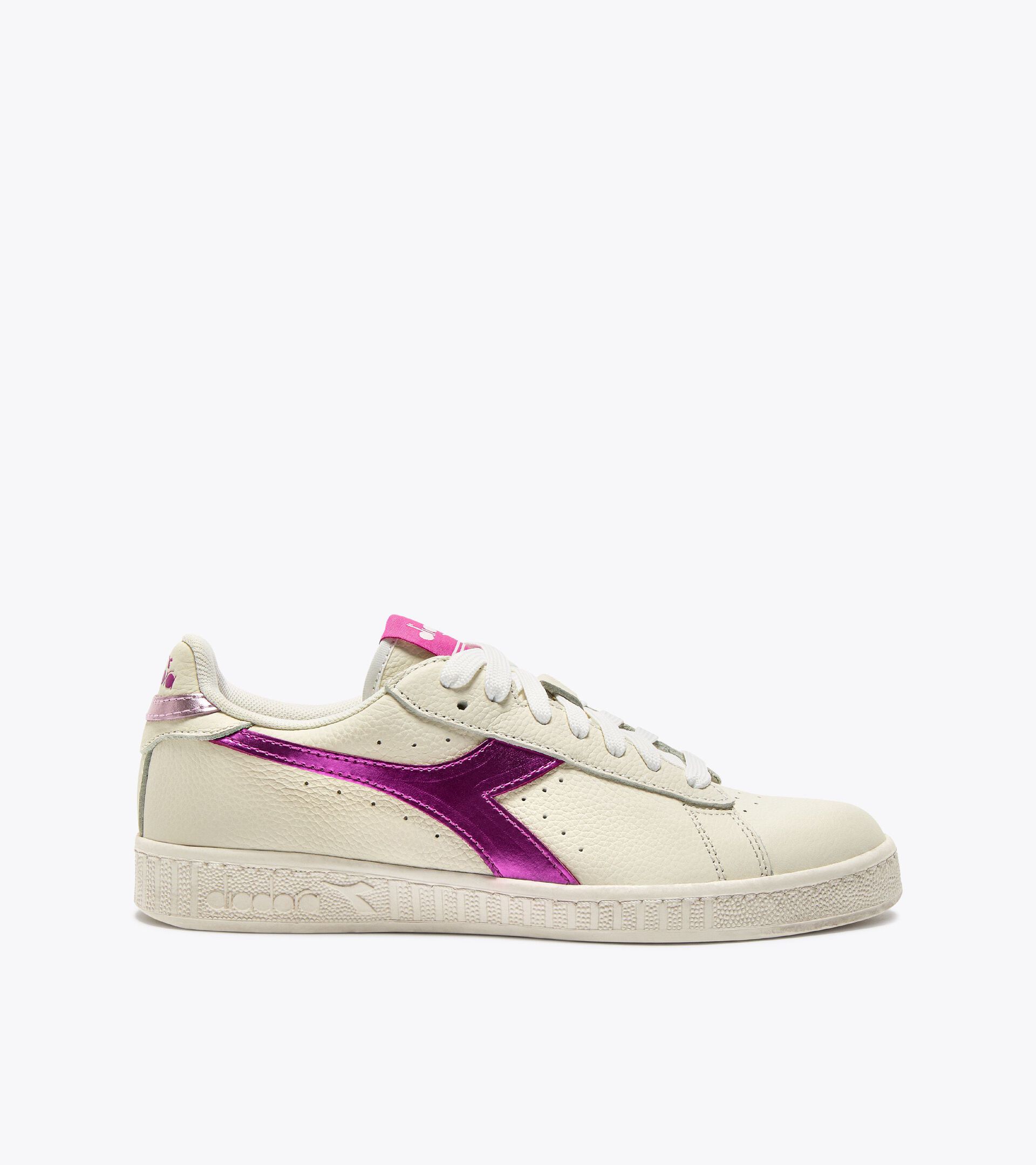 Leather sports sneakers - Women’s GAME L LOW WAXED METAL WN WHITE/FESTIVAL FUCHSIA - Diadora