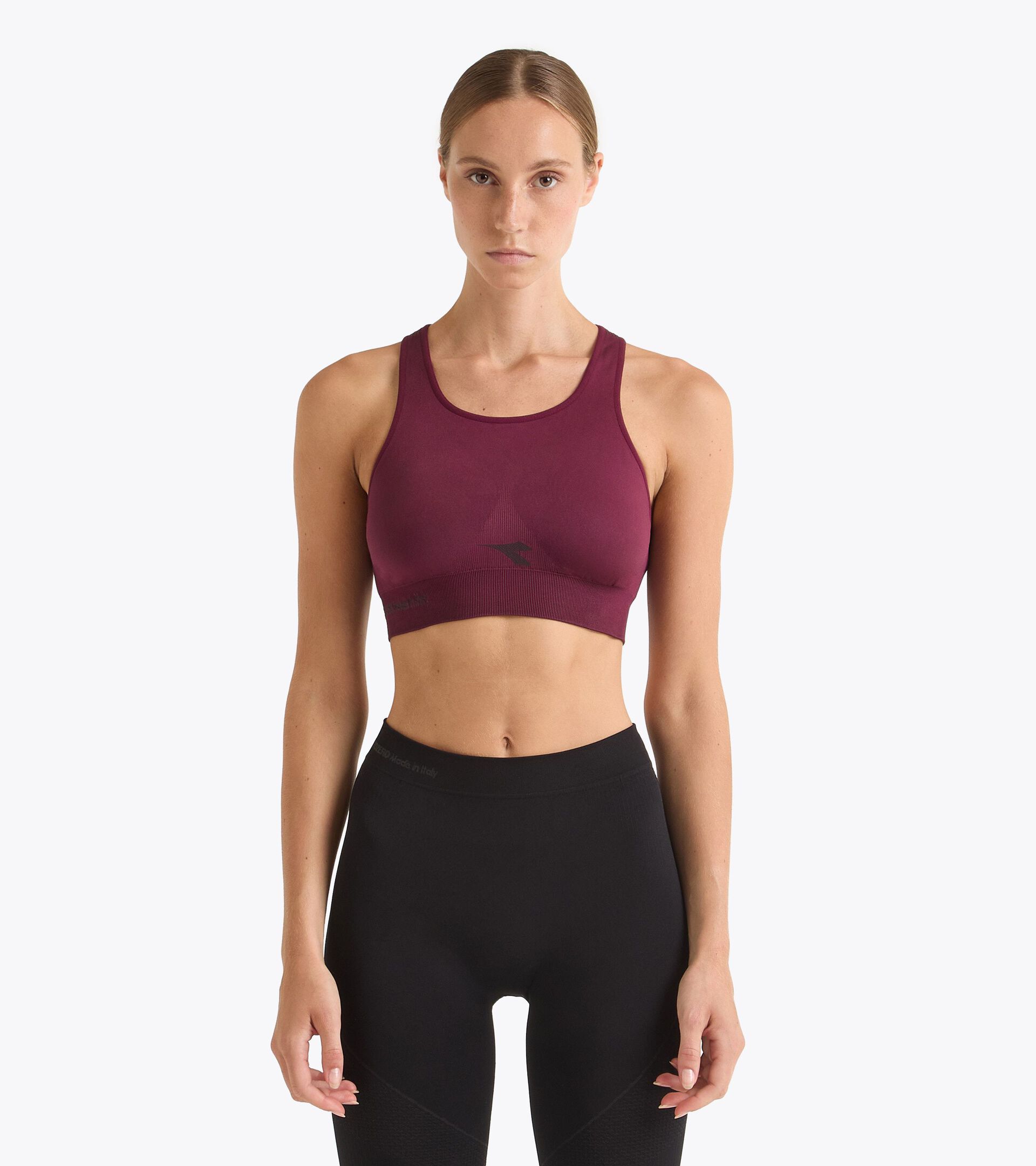 Made In Italy running bra - Running - Women’s
L. MEDIUM BRA STRATOZERO MAROON BANNER - Diadora