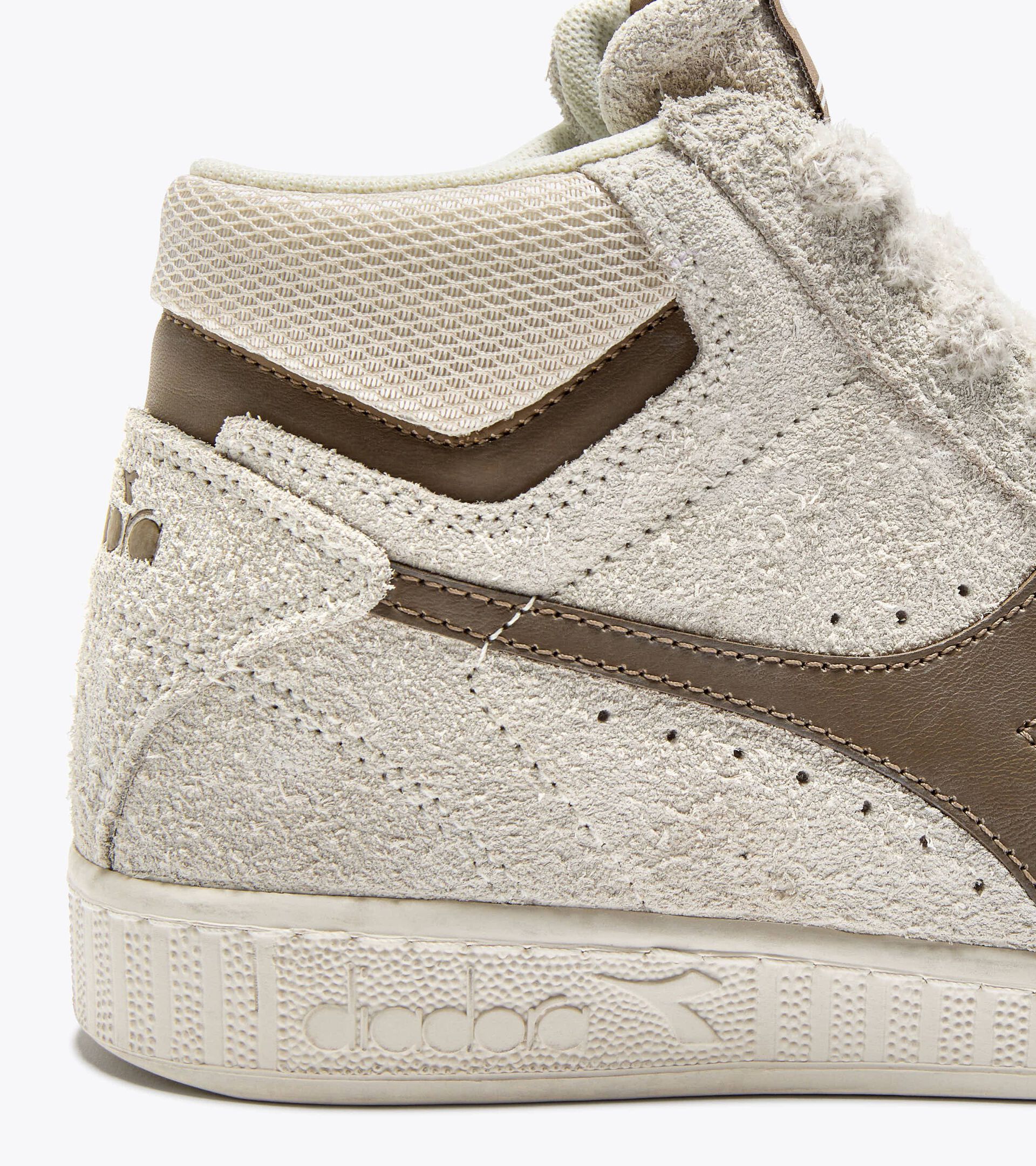 High-top retro-tennis sneaker - All-gender
 GAME HIGH SUEDE WAXED WHISPER WHITE - Diadora