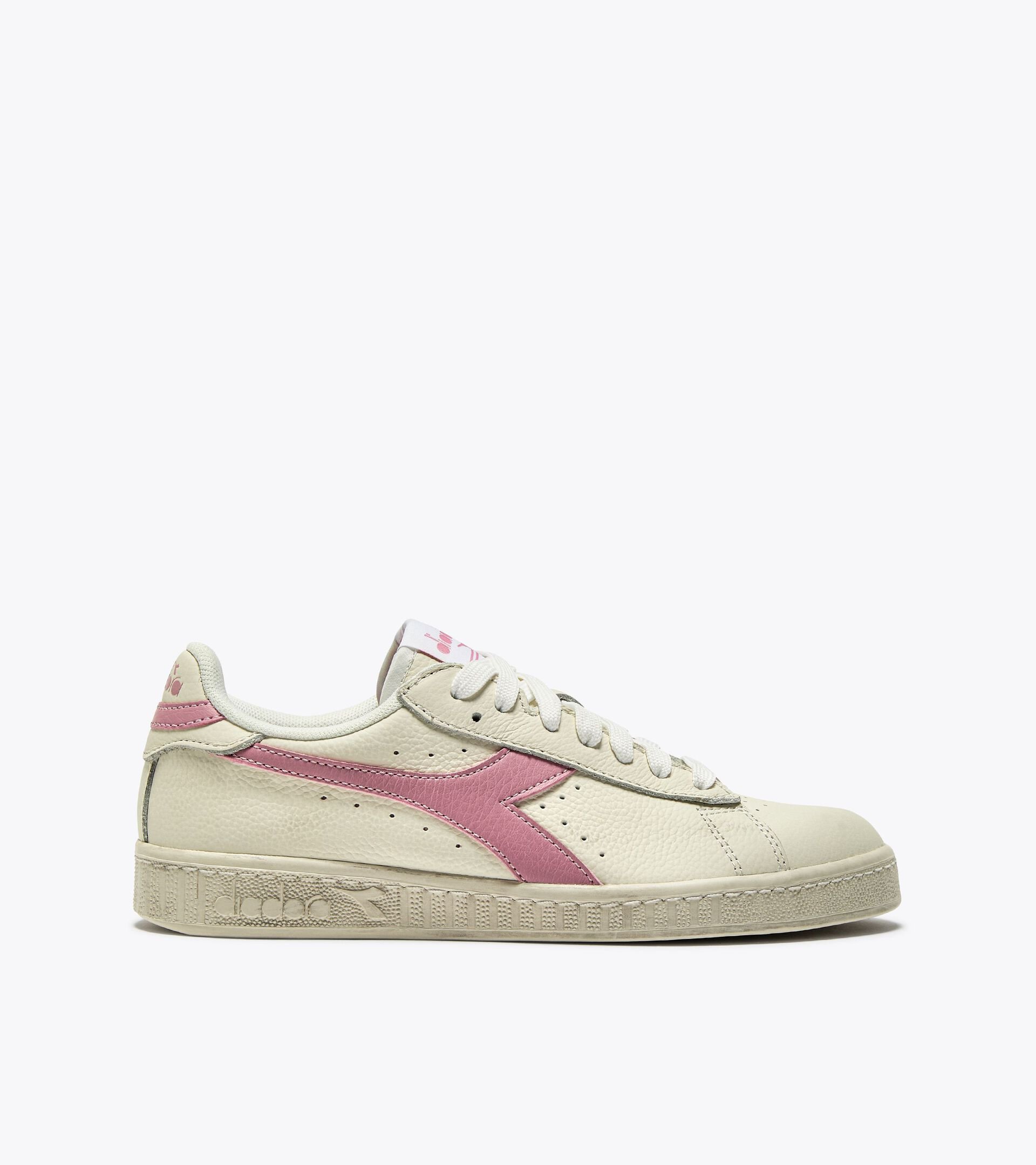 Sporty sneakers - All-Gender GAME L LOW WAXED PINK BLUSH - Diadora
