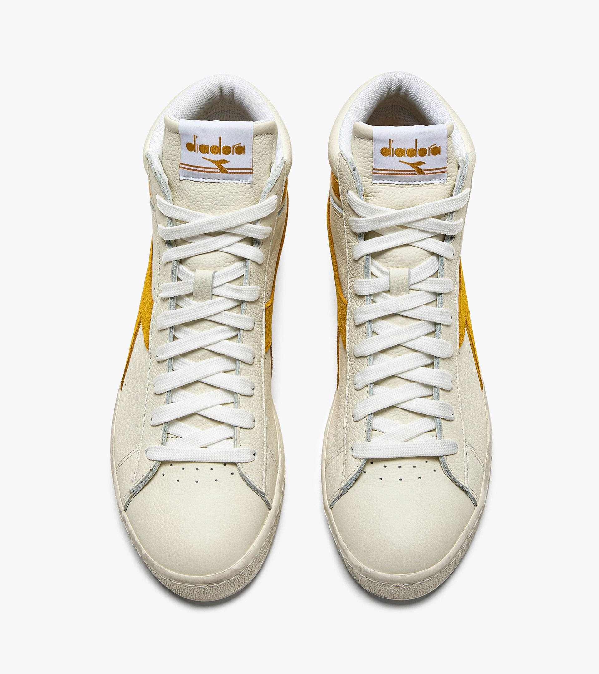 Sporty sneakers - Gender neutral GAME L HIGH WAXED SUEDE POP WHITE/CALENDULA - Diadora