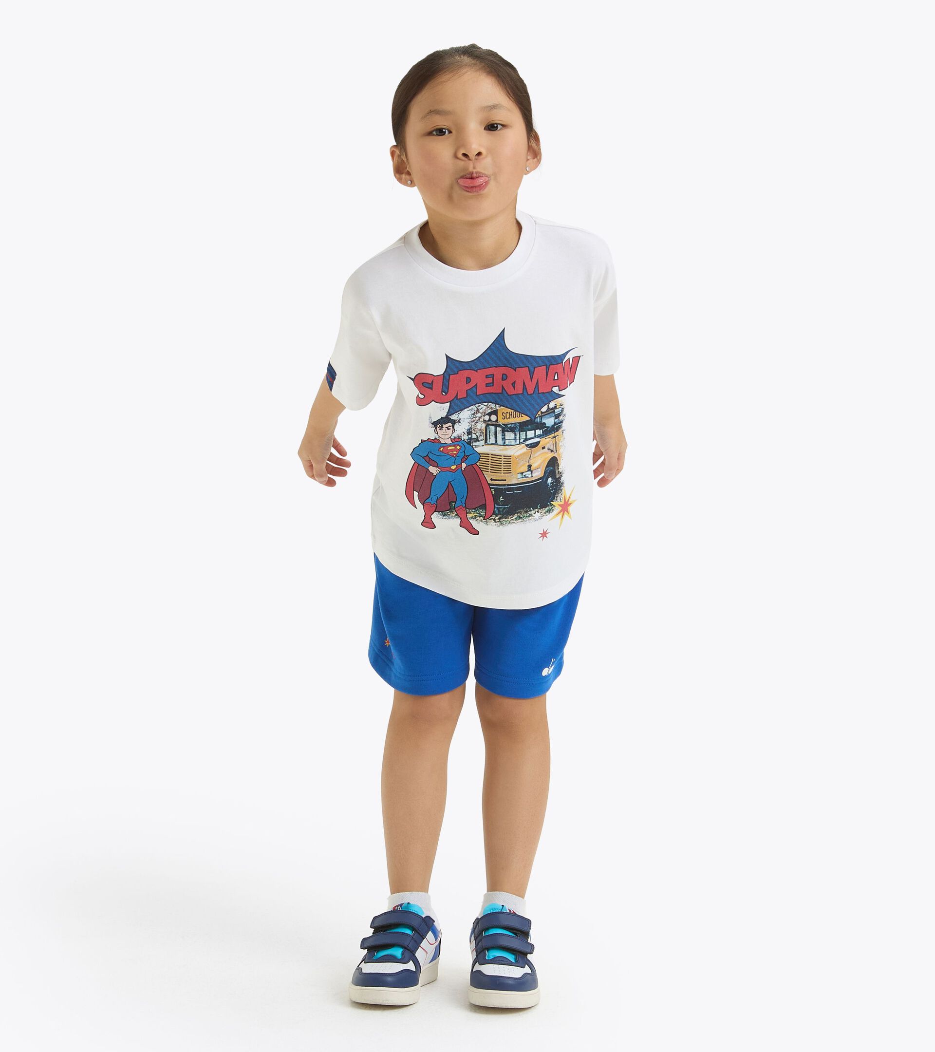 T-shirt supereroi - Bambini e bambine 
 JU.T-SHIRT SS SUPERHEROES OPTICAL WHITE/PRINCESS BLUE - Diadora