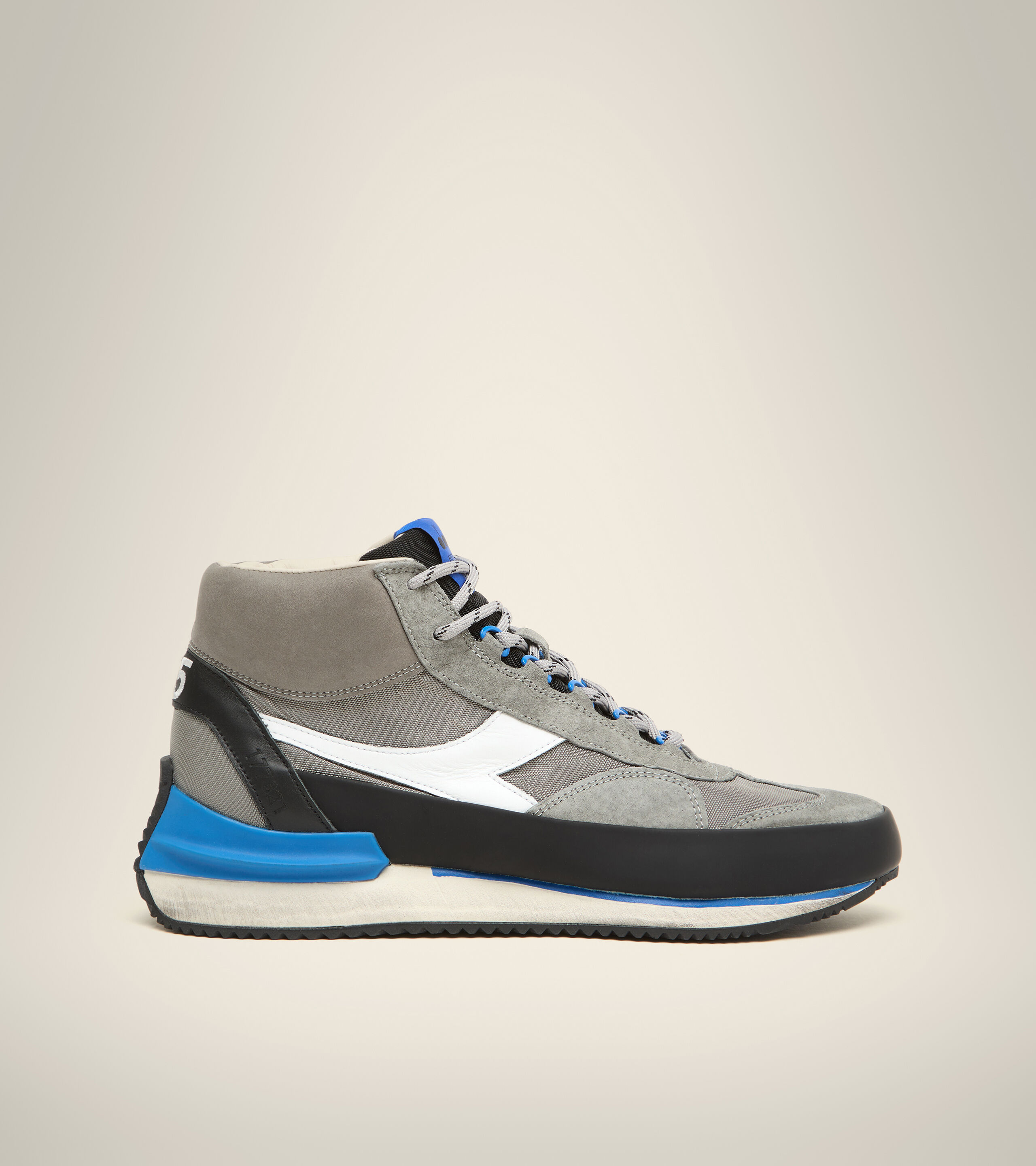 Scarpe diadora bianche e nere sales