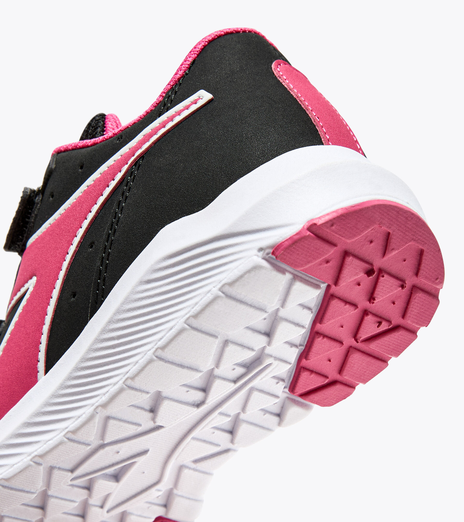 Zapatilla de running juvenil - Gender neutral FALCON 4 SL JR V BLACK/RASPBERRY SORBET - Diadora