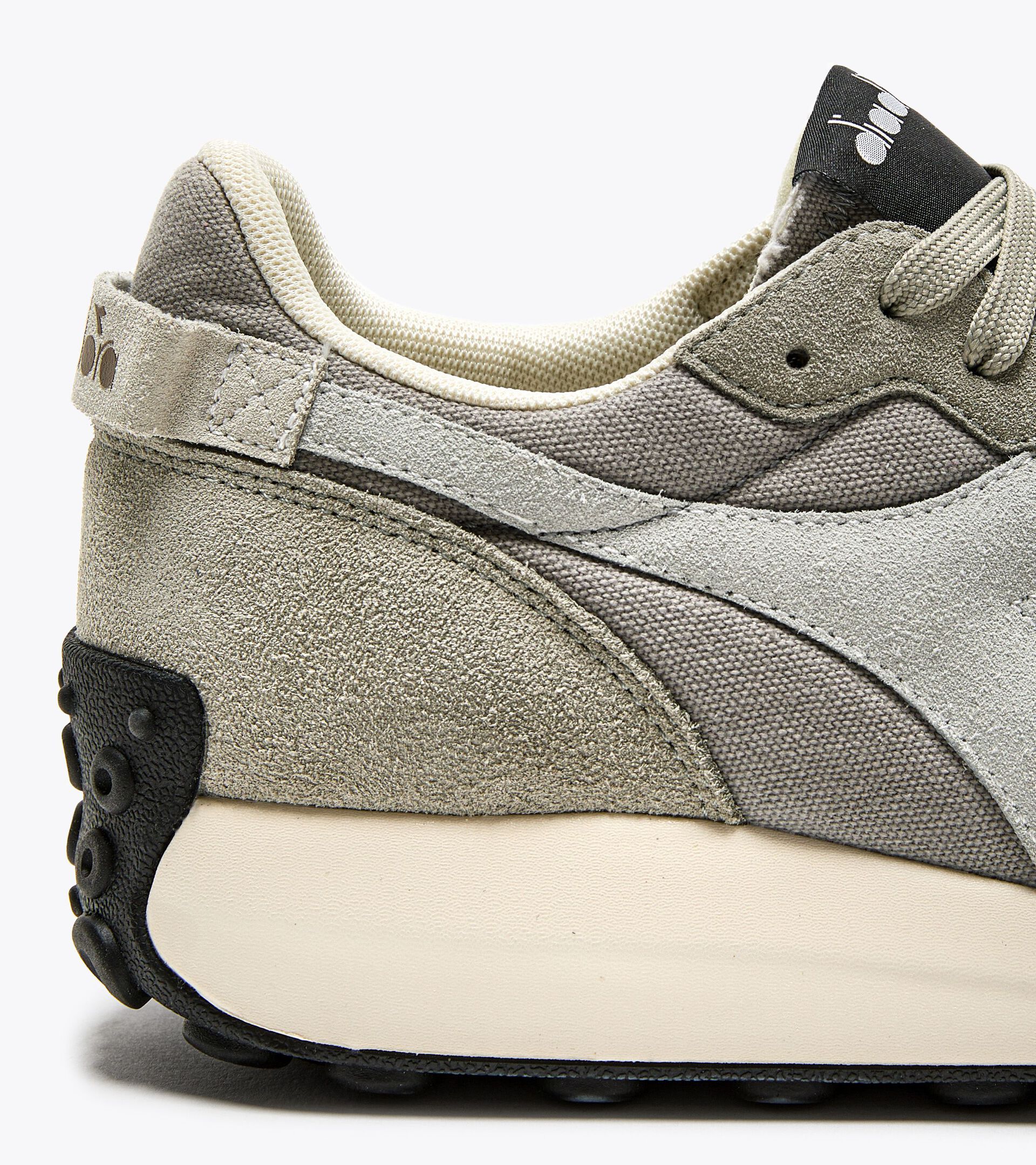 Zapatilla deportiva - Gender neutral RACE SUEDE SW GRIGIO CRISTALLO/EBANO - Diadora