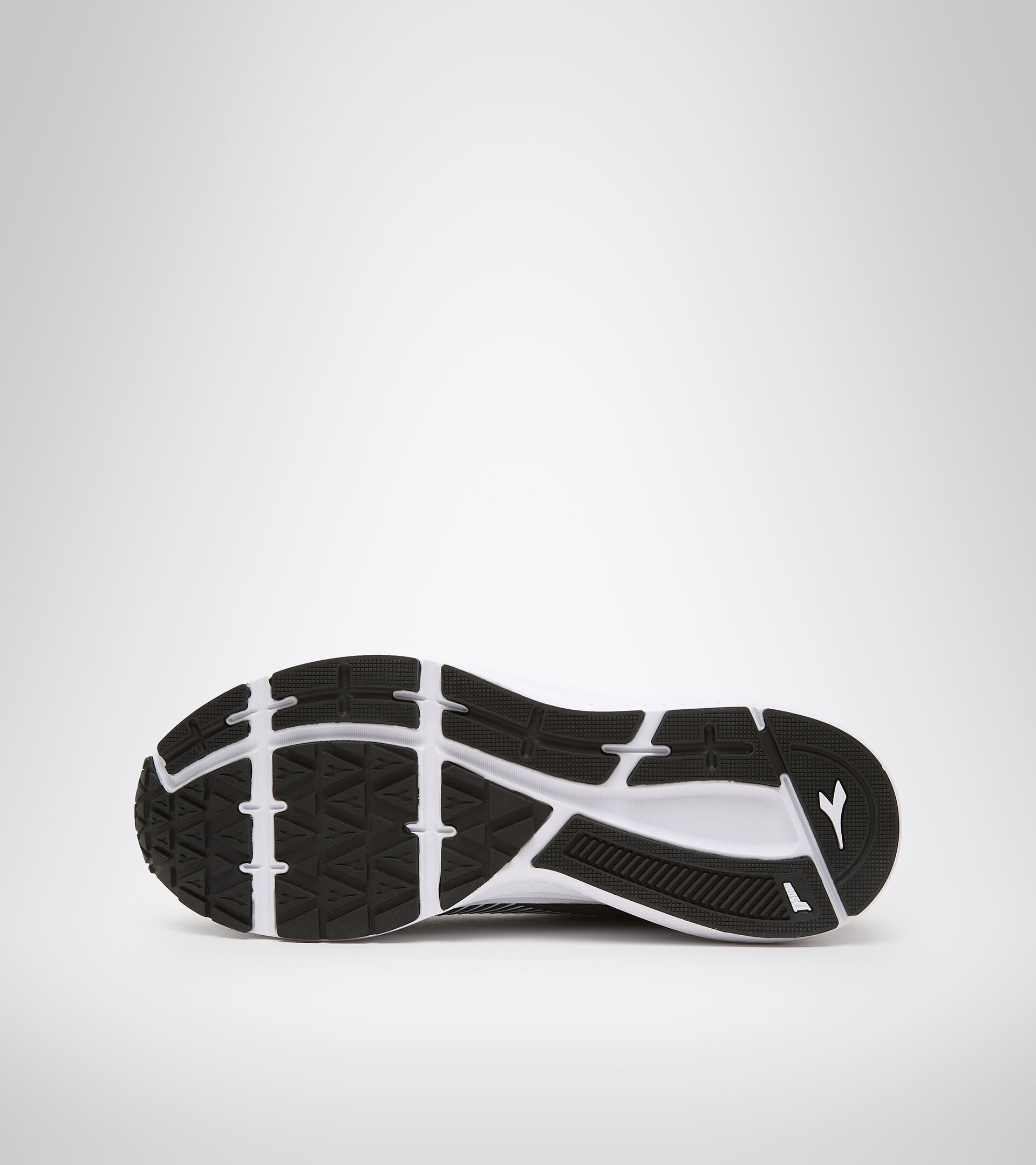 Sports shoe - Women PASSO W BLACK/WHITE (C7406) - Diadora