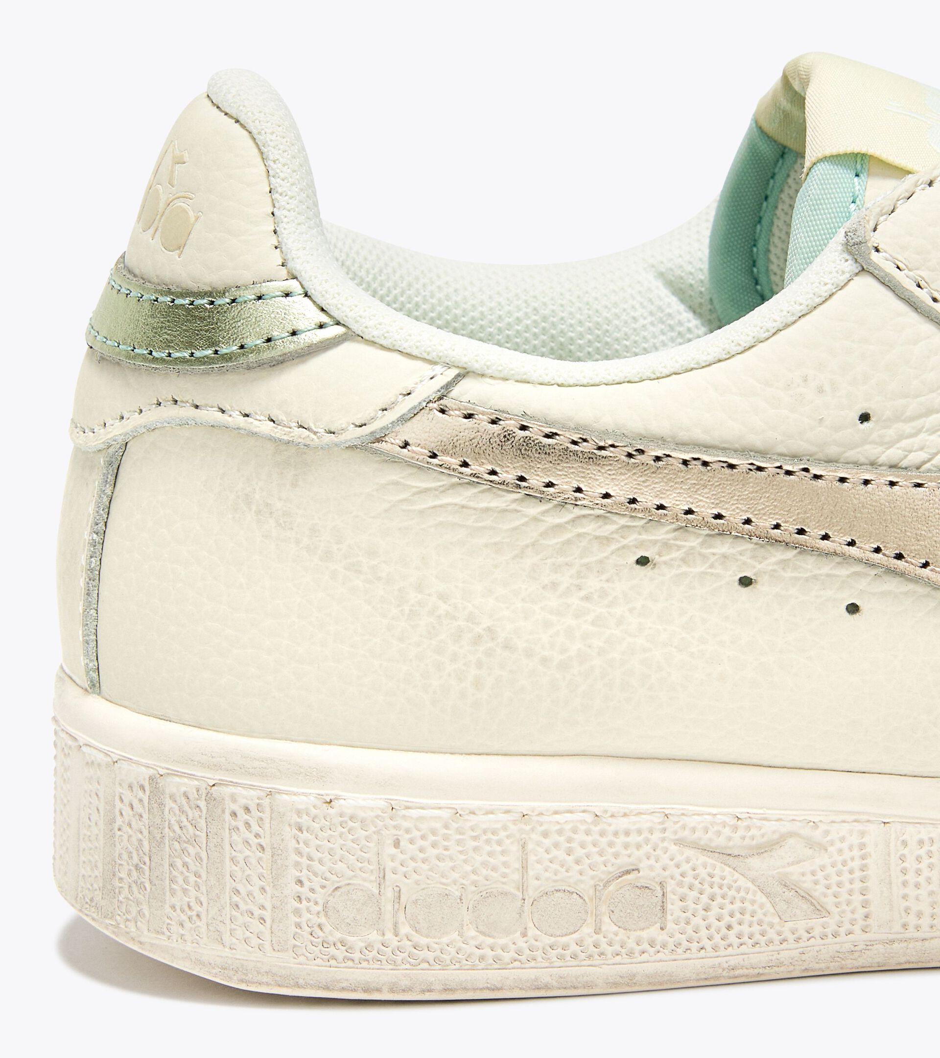 Sportlicher Sneaker aus Leder - Damen 
 GAME L LOW WAXED METAL WN WEISS/GEFROREN TAU BEIGE - Diadora