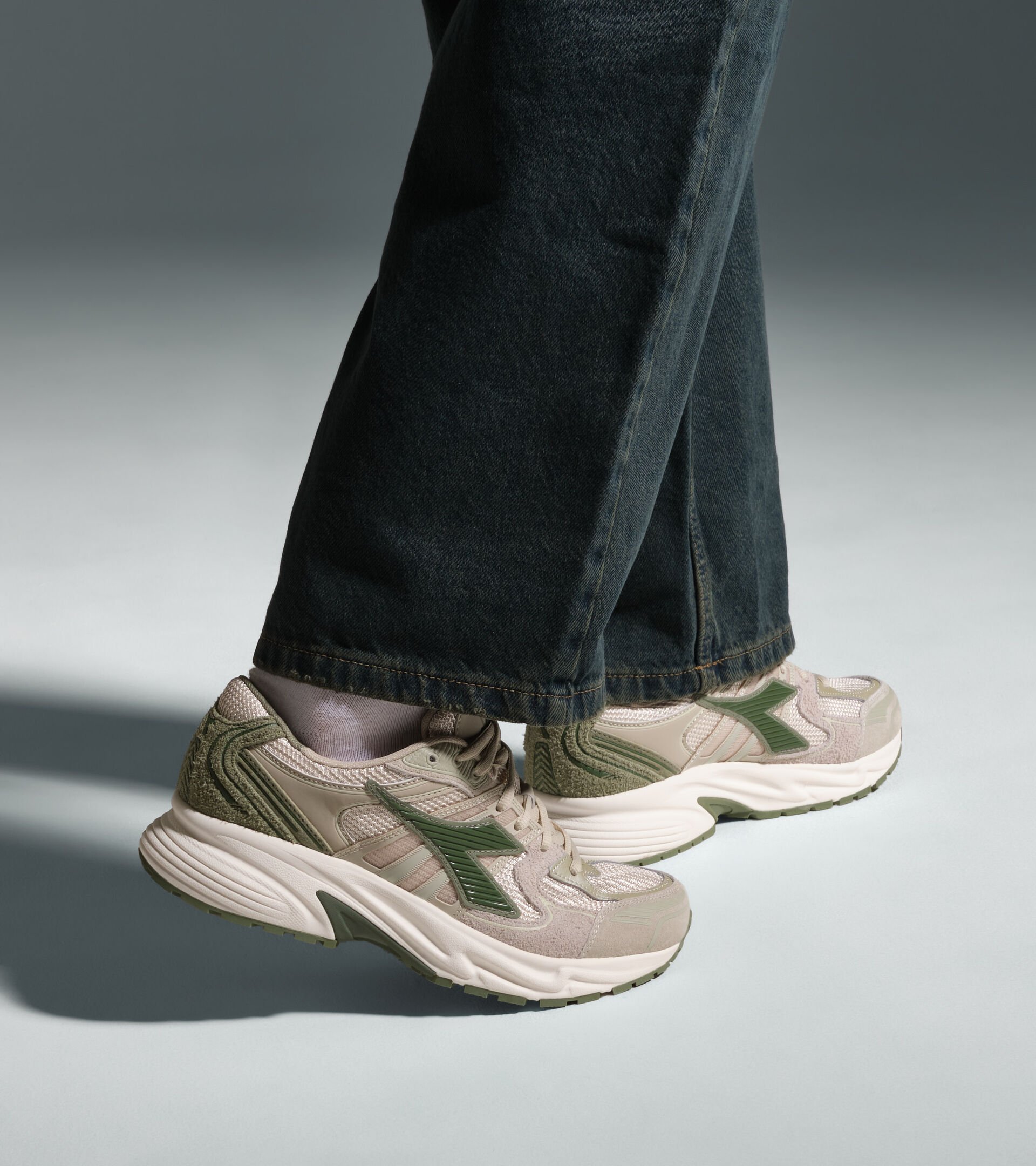 Sports sneakers - All-Gender MYTHOS STAR SILVER GREEN /BRONZE GREEN - Diadora