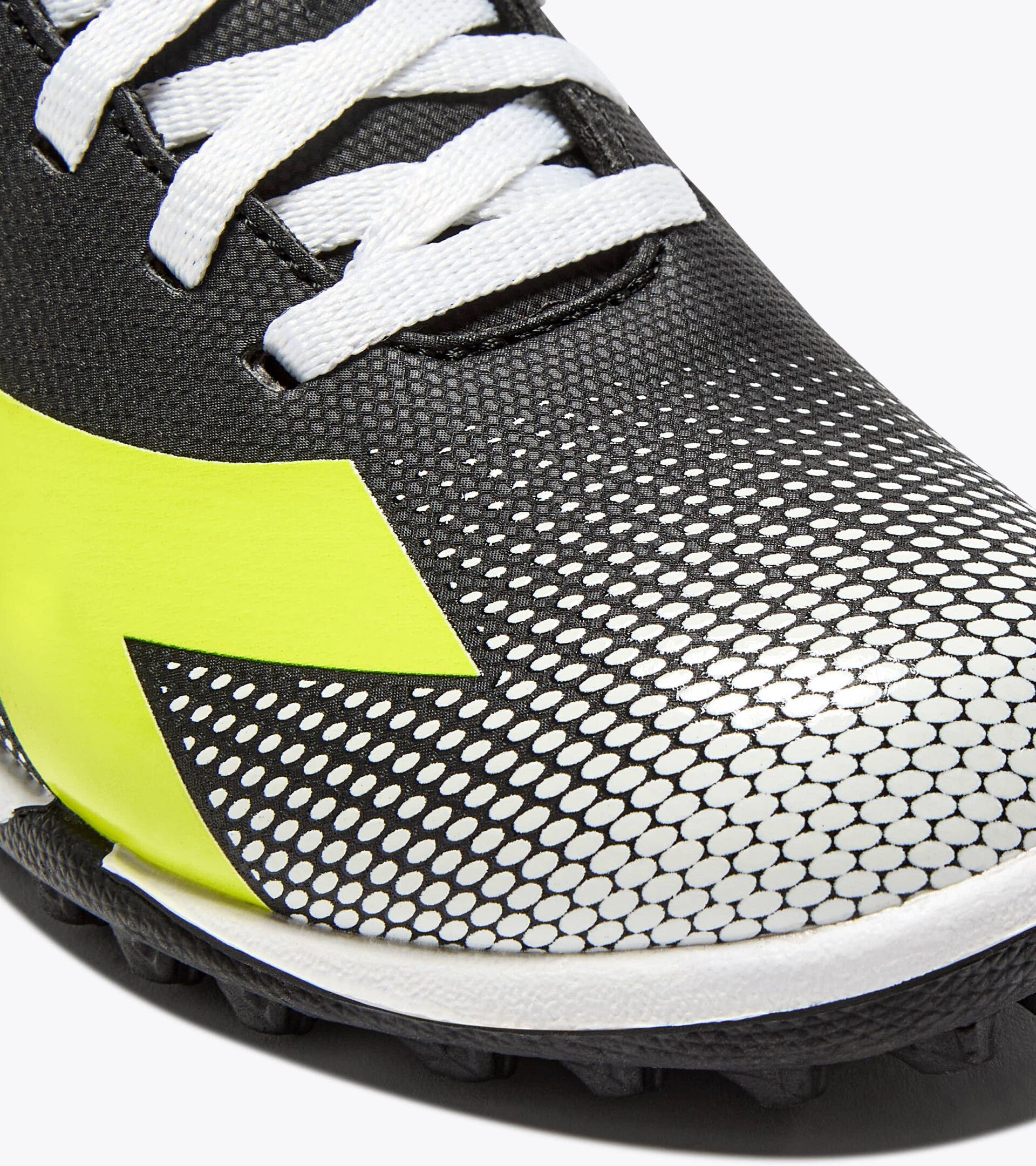 Calcio boots for synthetic grounds - Junior
PICHICHI 8 TF JR BLACK/FLUO YELLOW DIADORA - Diadora