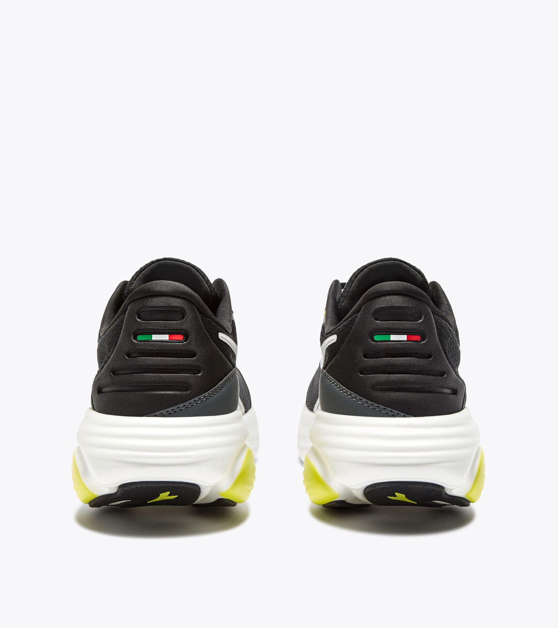 Made in Italy running shoe - Lightness and cushioning - All-Gender ATOMO STAR BLACK/WHITE (C7406) - Diadora