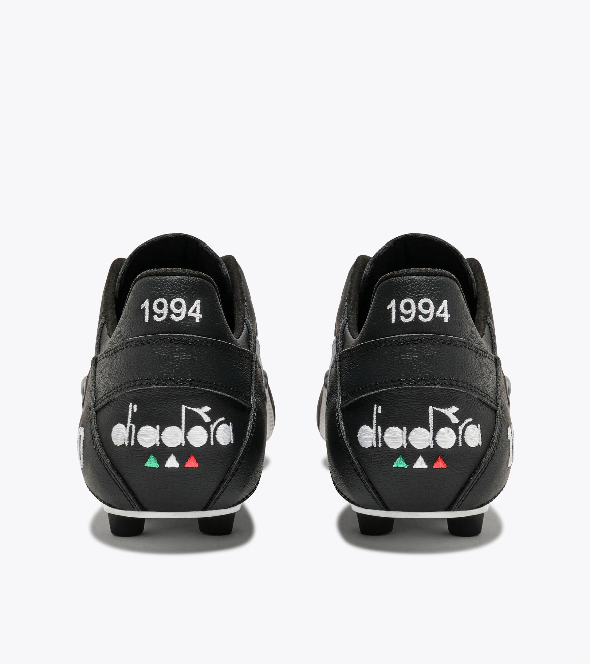 Bota de f&uacute;tbol Made in Italy para superficies compactas - Hombre M.WINNER  ITA OG 94 LT+  MDPU NEGRO/BLANCO - Diadora