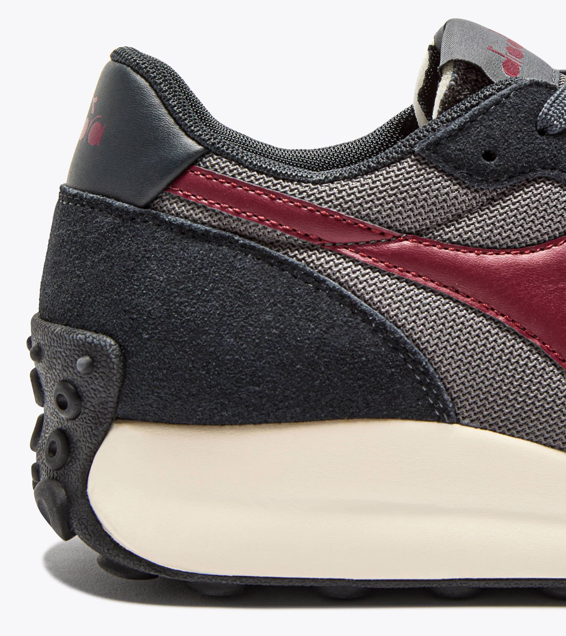 Sporty sneakers - All-Gender RACE NY PEWTER - Diadora