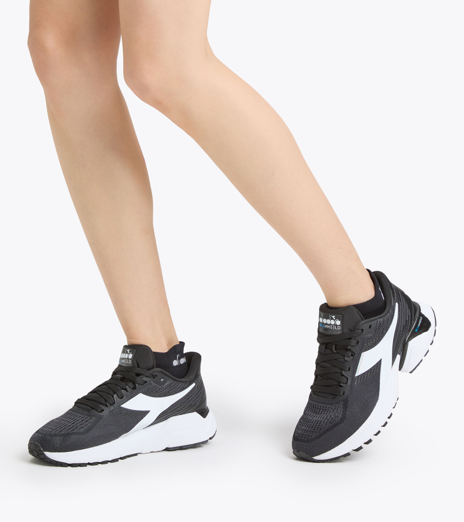 Running shoes - Women MYTHOS BLUSHIELD VIGORE W BLACK/WHITE (C7406) - Diadora