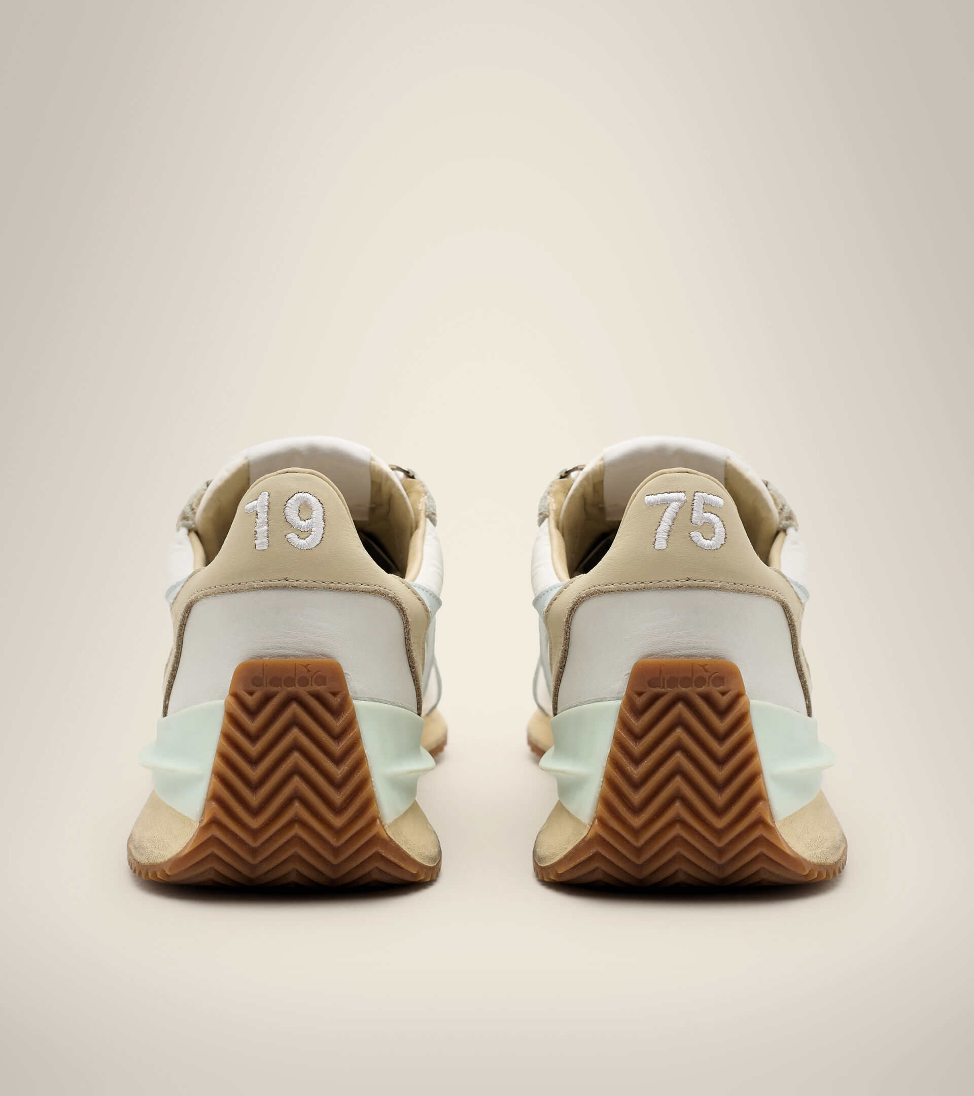Made-in-Italy Heritage Shoes - Women EQUIPE MAD ITALIA NUBUCK SW WN WHITE MILK - Diadora