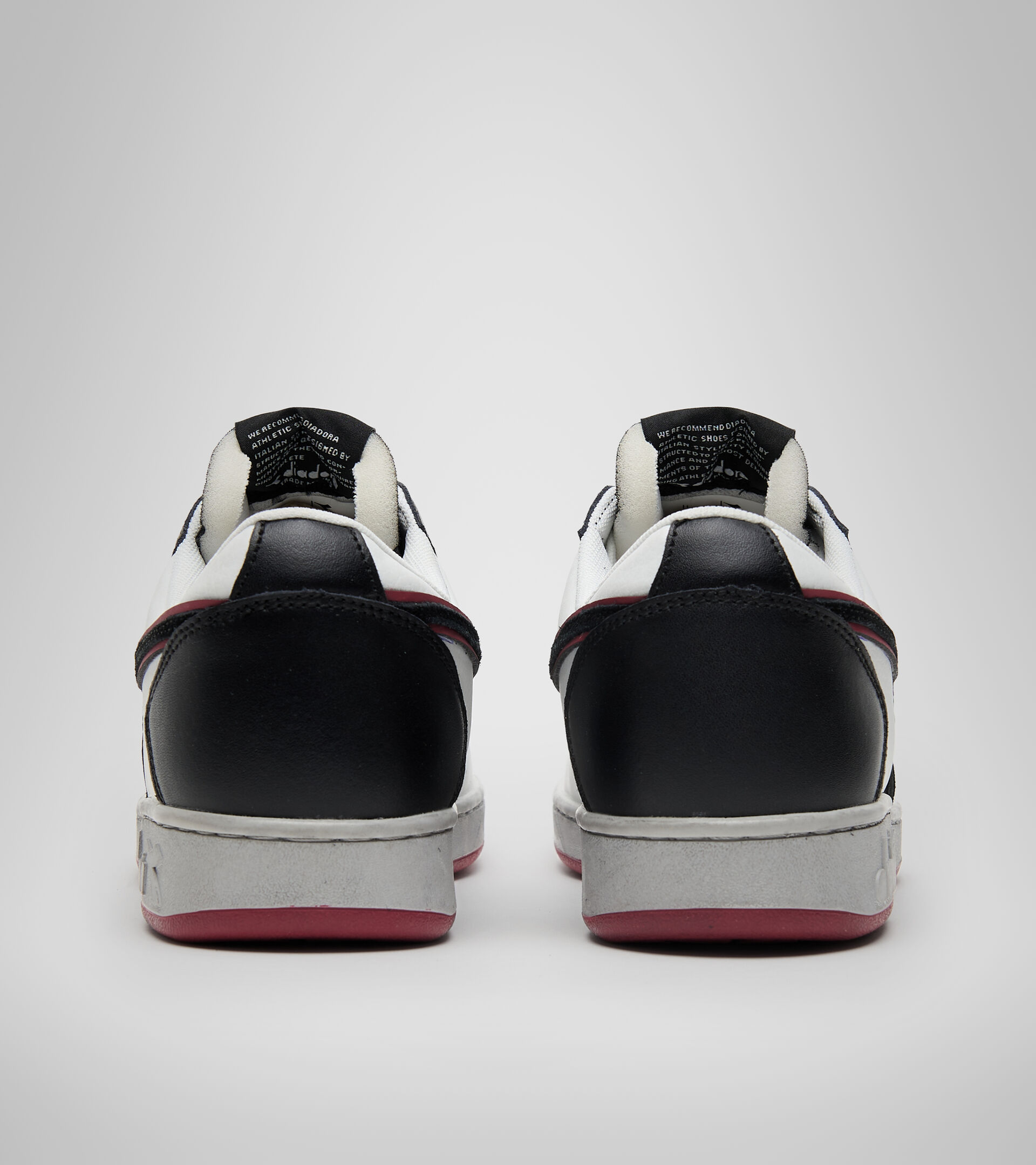 Sports shoe - Unisex MAGIC BASKET LOW ICONA LEATHER WHITE/RED GRANATA - Diadora