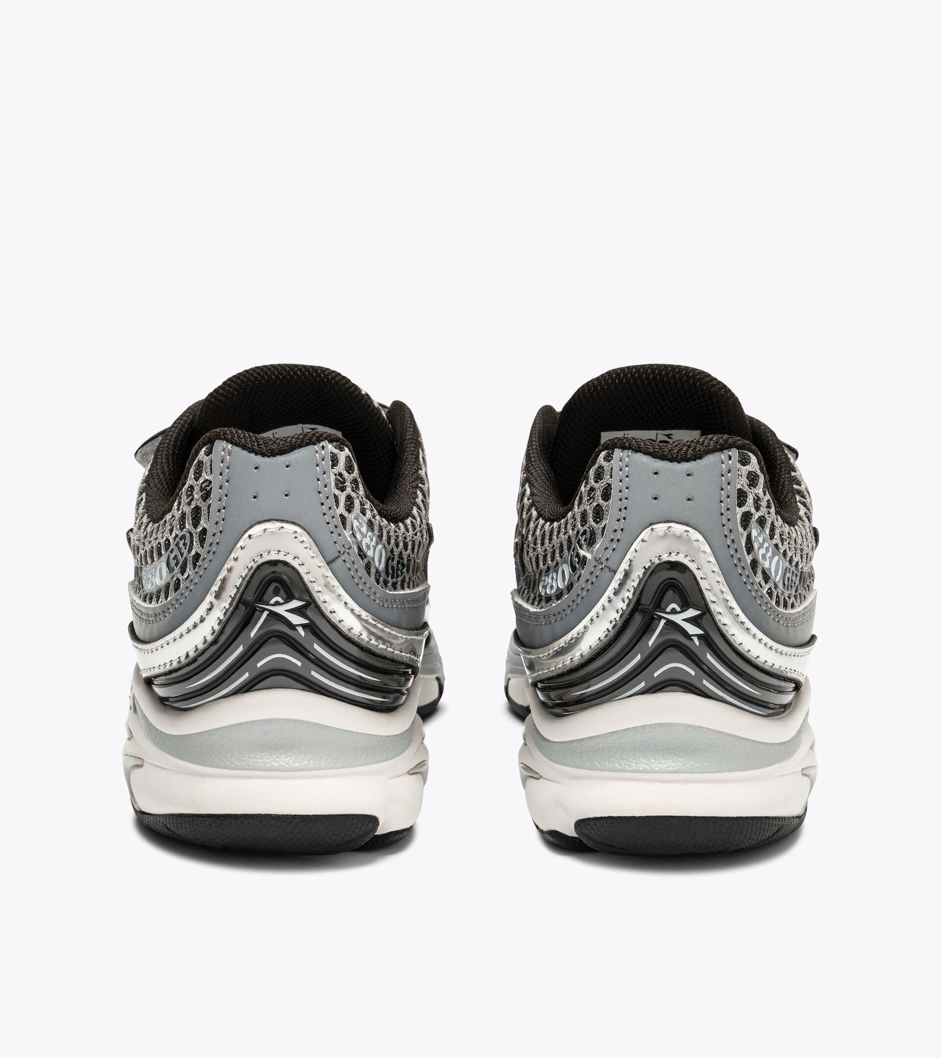 Sport-Sneaker im Stil der 2000er Jahre - F&uuml;r alle Geschlechter MYTHOS PROPULSION 280 STRAP ARGENTO DD/NERO - Diadora