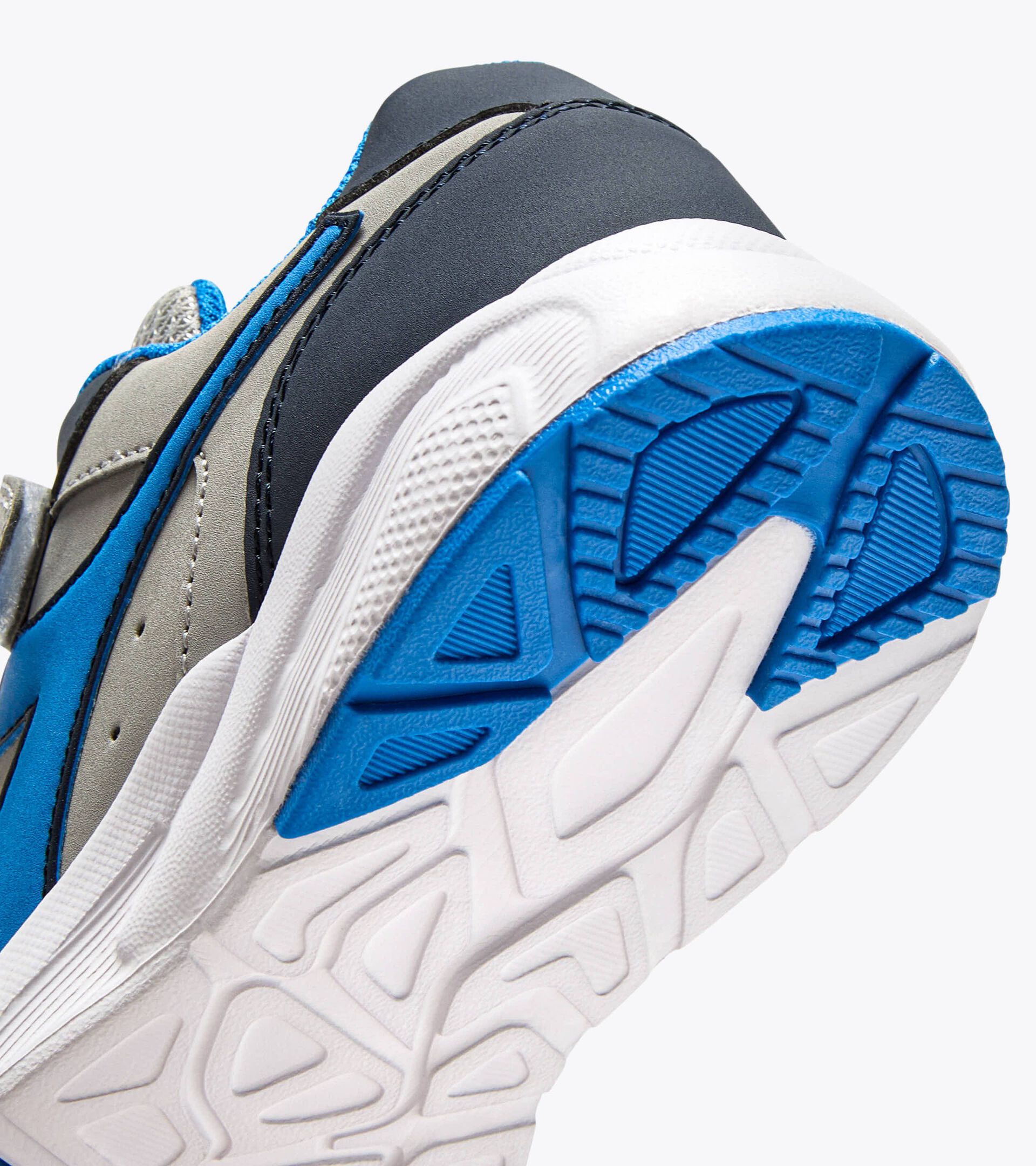 Junior running shoe - All-gender
FALCON 5 SL JR V SILVER DD/PALACE BLUE - Diadora