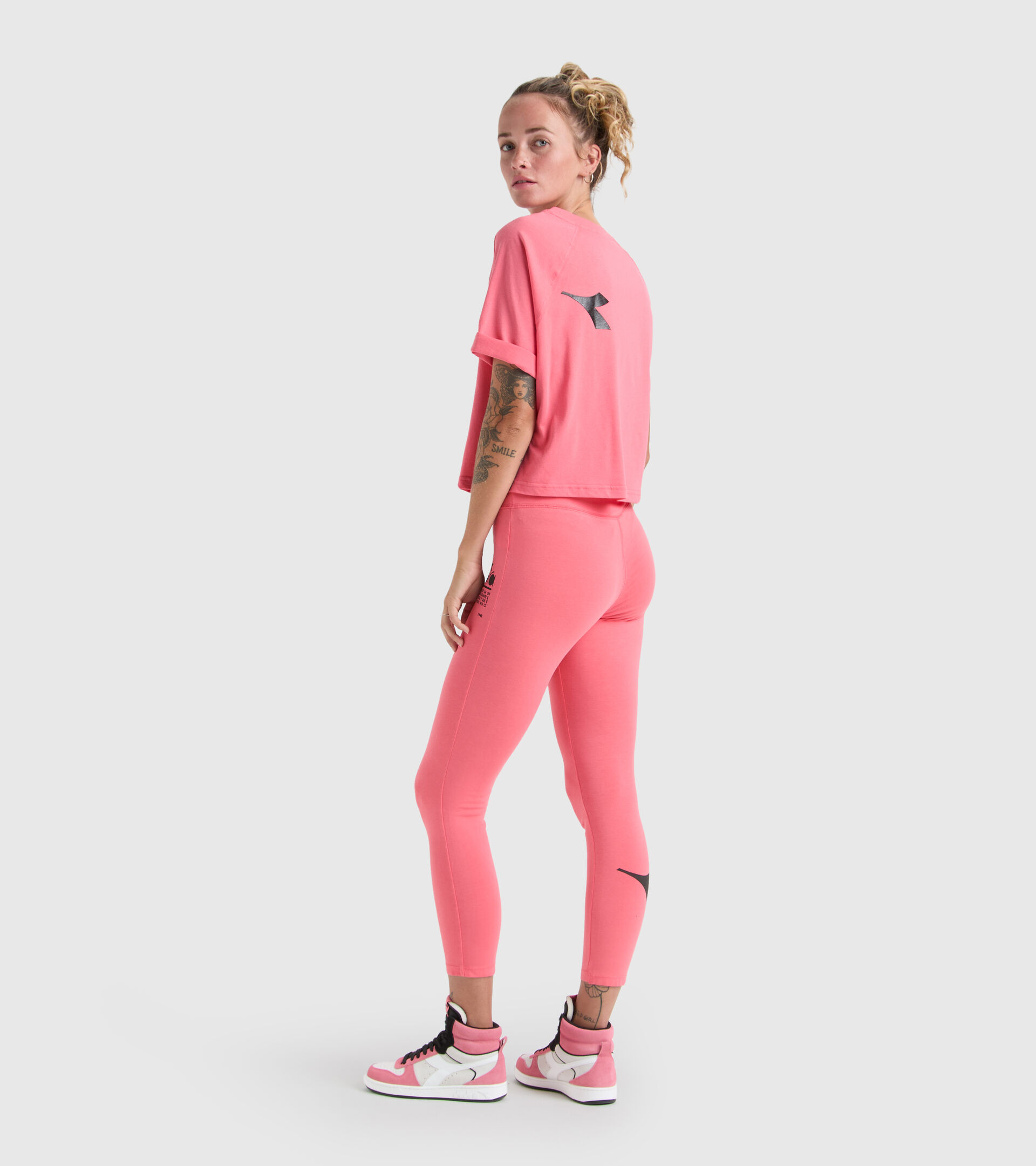 Cotton T-shirt - Women L. T-SHIRT SS MANIFESTO TEA ROSE - Diadora