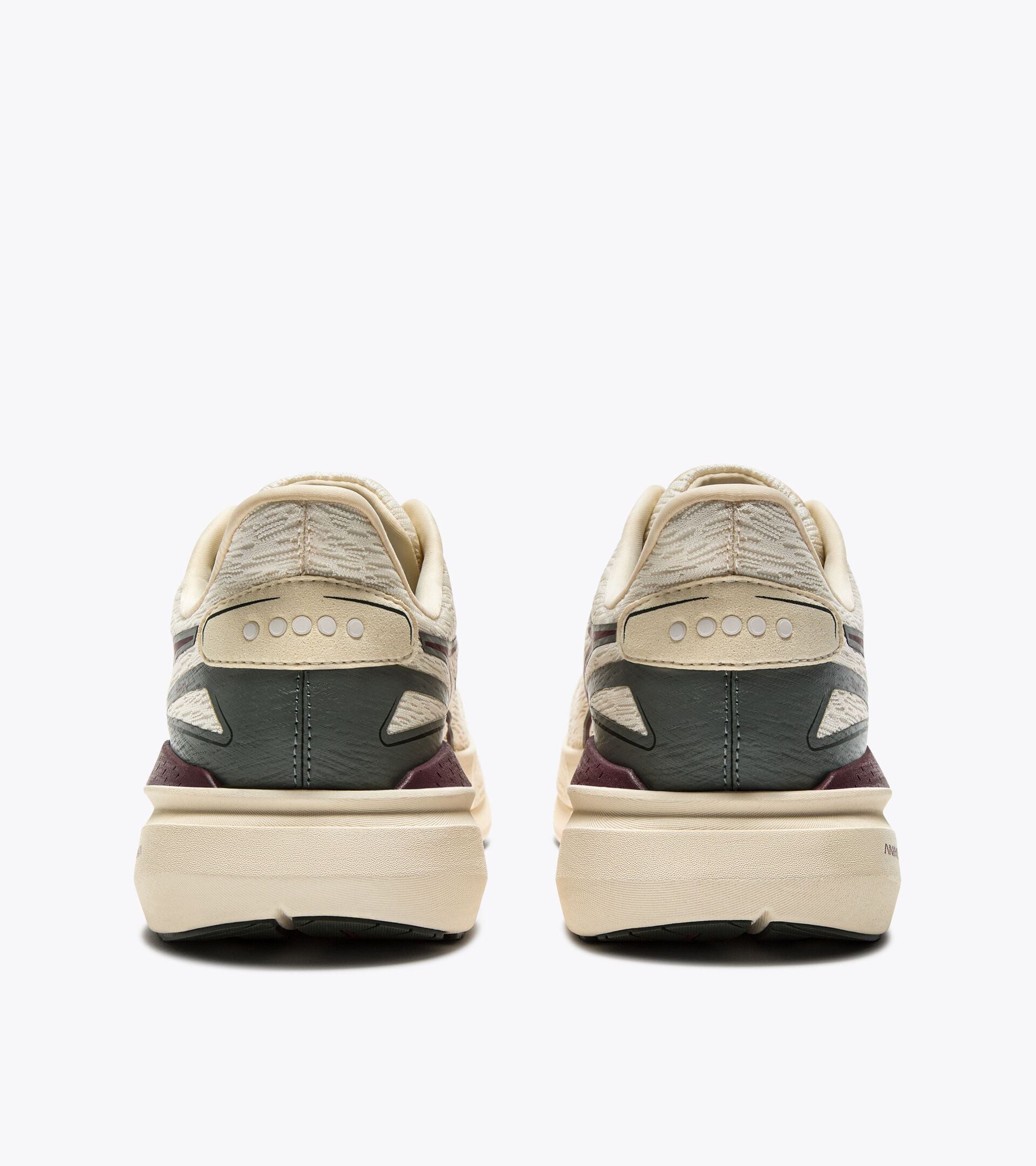 Running shoe - Comfort and stability - Men's NUCLEO 2 WHISPER WHITE/MAROON BANNER - Diadora
