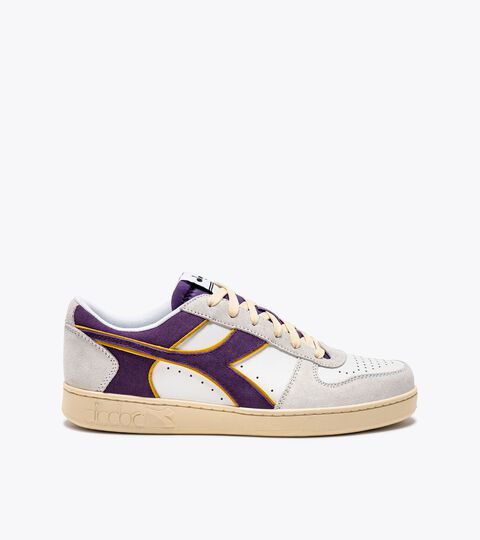 Sporty sneakers - Unisex MAGIC BASKET LOW SUEDE LEATHER WHITE/DEEP LAVANDER VIOLET - Diadora
