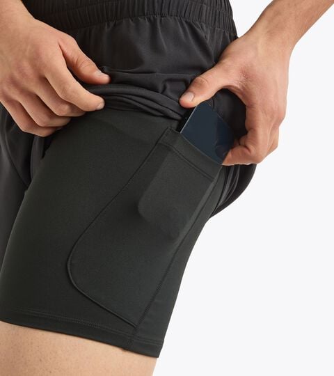 SHORTS 2IN1 5'' RUN CREW, NERO Pantaloncini da corsa 2 in 1 - Allenamento - Uomo SHORTS 2IN1 5'' RUN CREW NERO - Diadora