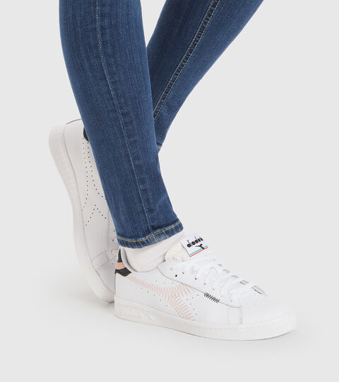 GAME L LOW ZIG ZAG WN, BLANCO VIVO/MELOCOTON VIVO Zapatillas deportivas - Mujer GAME L LOW ZIG ZAG WN BLANCO VIVO/MELOCOTON VIVO - Diadora