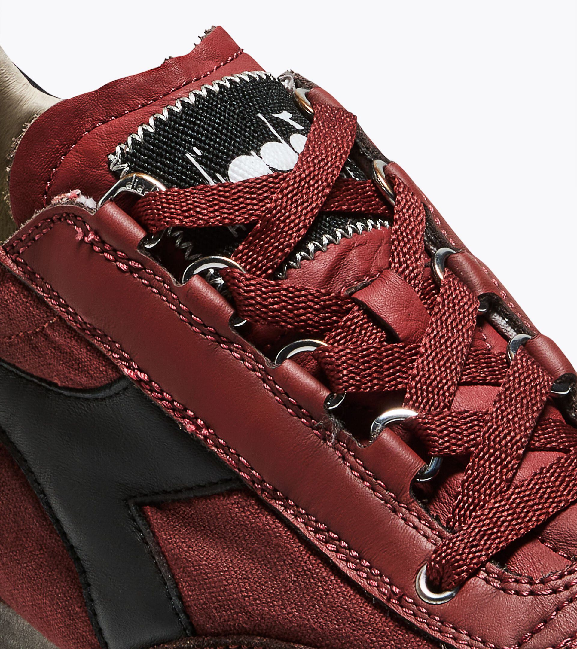 Sneakers Heritage au profil bas - Pour tous les genres
 EQUIPE DIRTY SW EVO ROUGE KETCHUP - Diadora