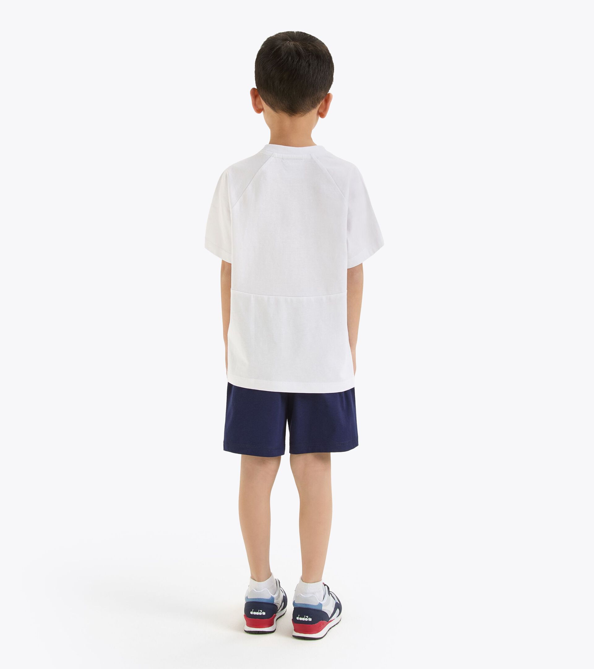 Conjunto deportivo - Camiseta y pantalones cortos - Niños y adolescentes
 JB. SET SS RIDDLE BLANCO VIVO - Diadora