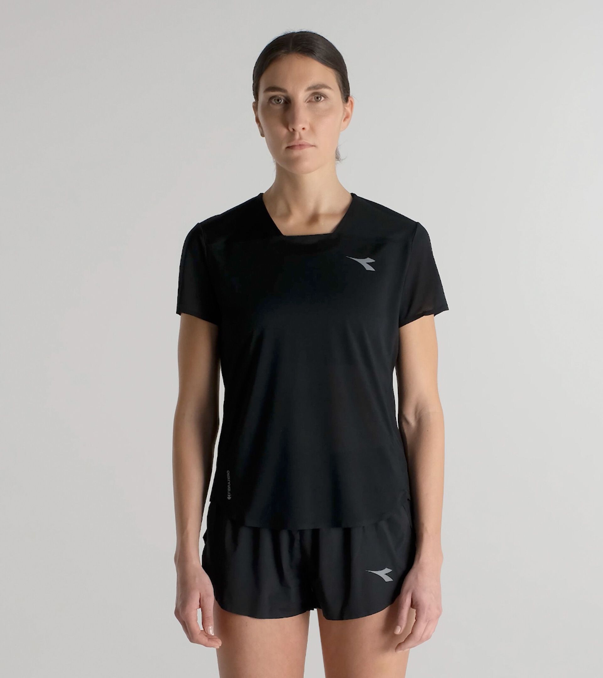 Super Light FIBRAZERO t-shirt  - Running - Women&rsquo;s L. SS T-SHIRT SUPER LIGHT FIBRAZERO BLACK - Diadora