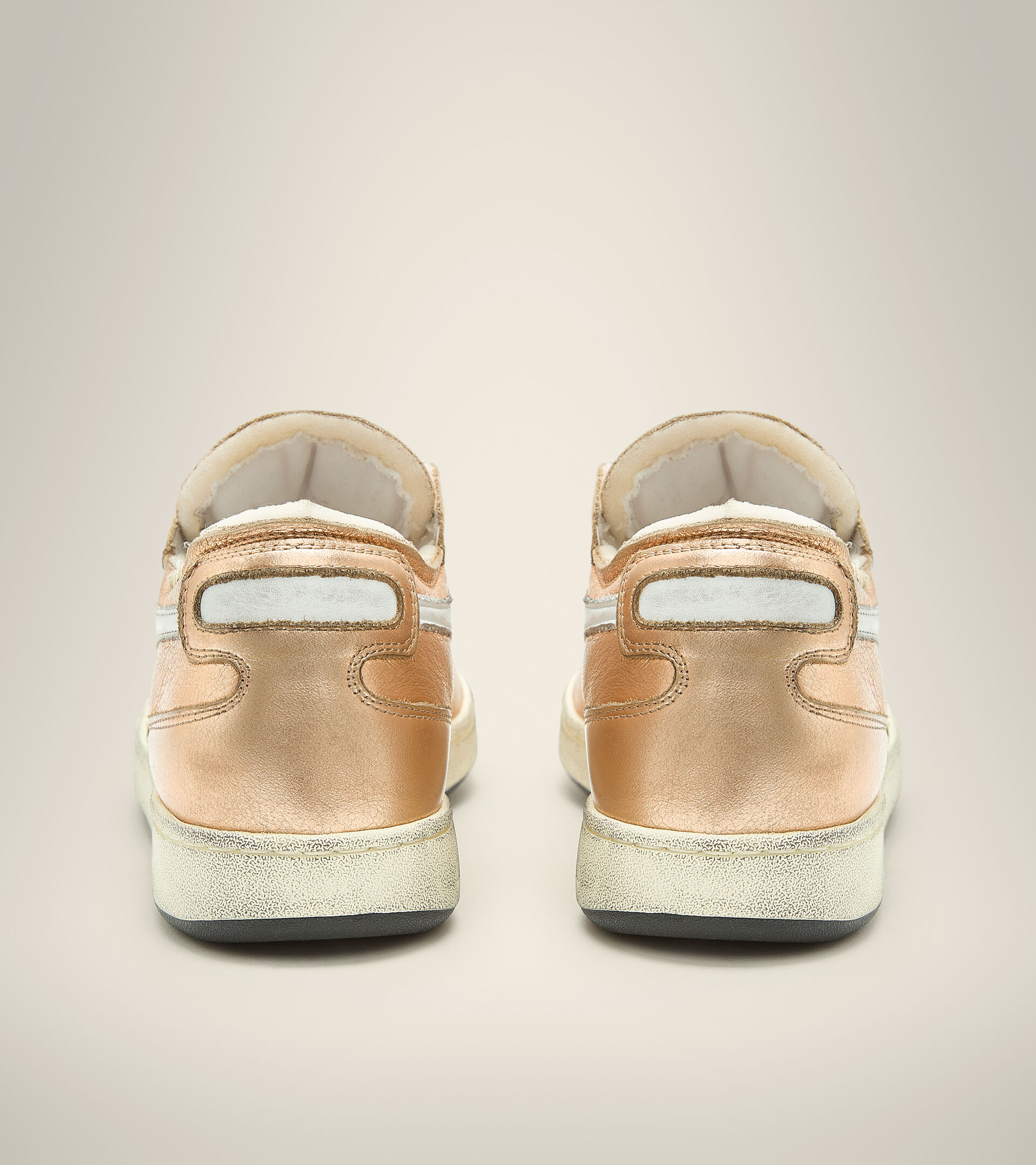 Zapatilla Heritage - Mujer MI BASKET ROW CUT SILVER USED W ALBARICOQUE COLORETE - Diadora