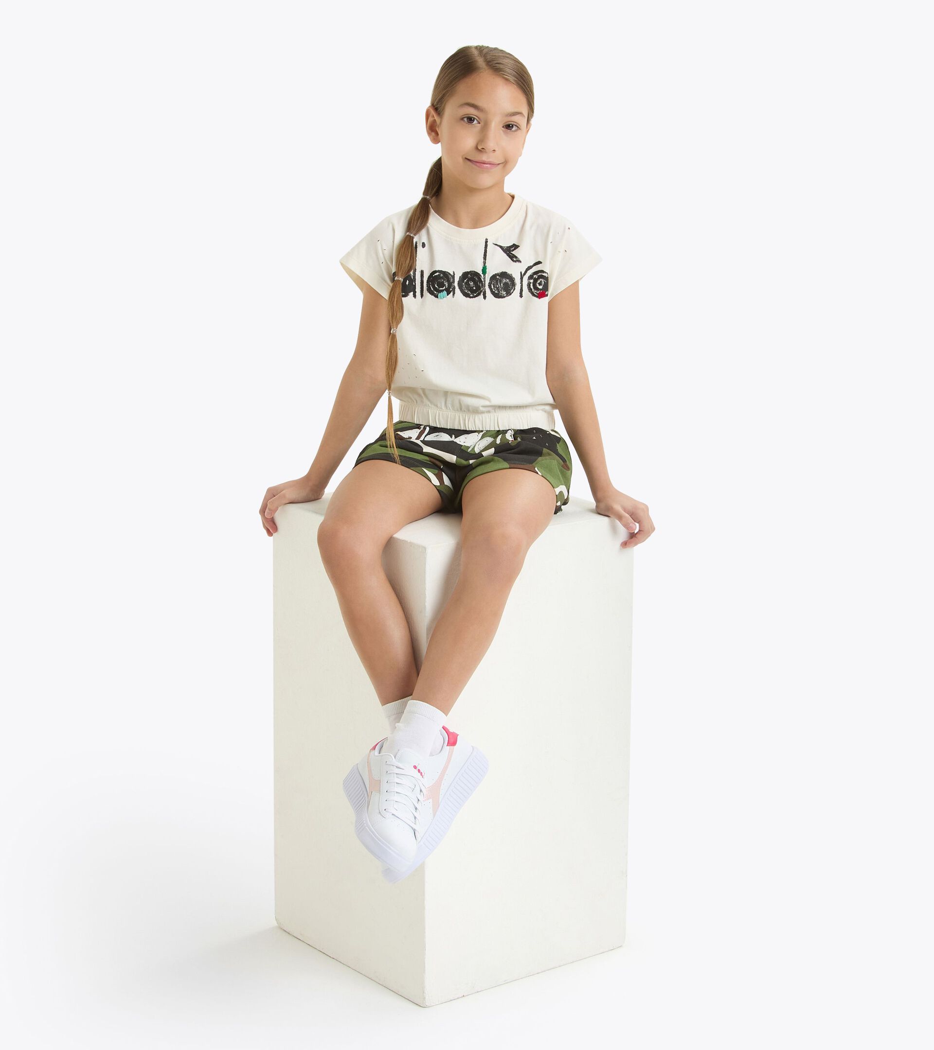 Cropped T-shirt - Boxy fit - Girl JG.  T-SHIRT SS CROP CAMO CLOUD CREAM - Diadora