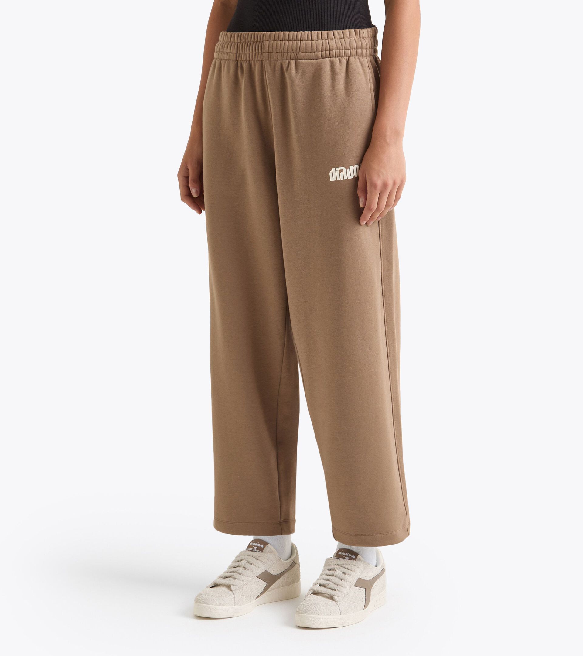 Pantalón deportivo - Mujer
 L. PANTS ATHL. LOGO TINTE SEPIA - Diadora