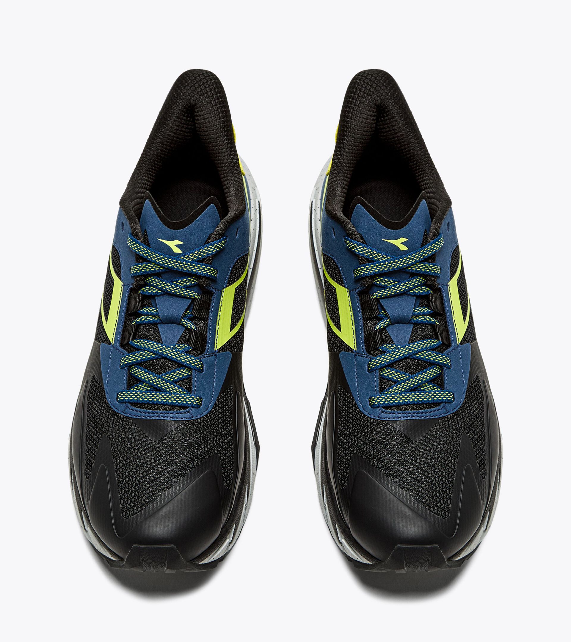 Trail Running Shoes - Men EQUIPE SESTRIERE-XT BLK/EVENING PRIMROSE/SILVER DD - Diadora