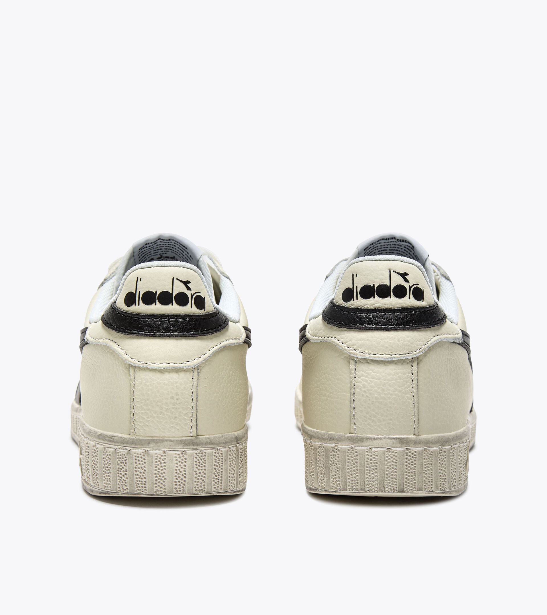 Sporty sneakers - All-Gender GAME L LOW WAXED WHITE/BLACK - Diadora